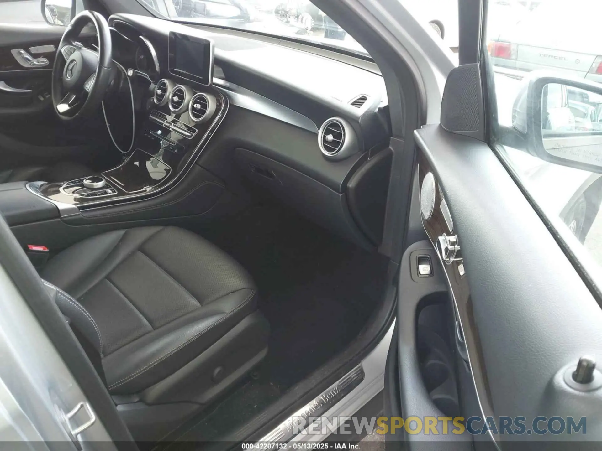 5 Photograph of a damaged car WDC0G4JB4KV129605 MERCEDES-BENZ GLC 300 2019