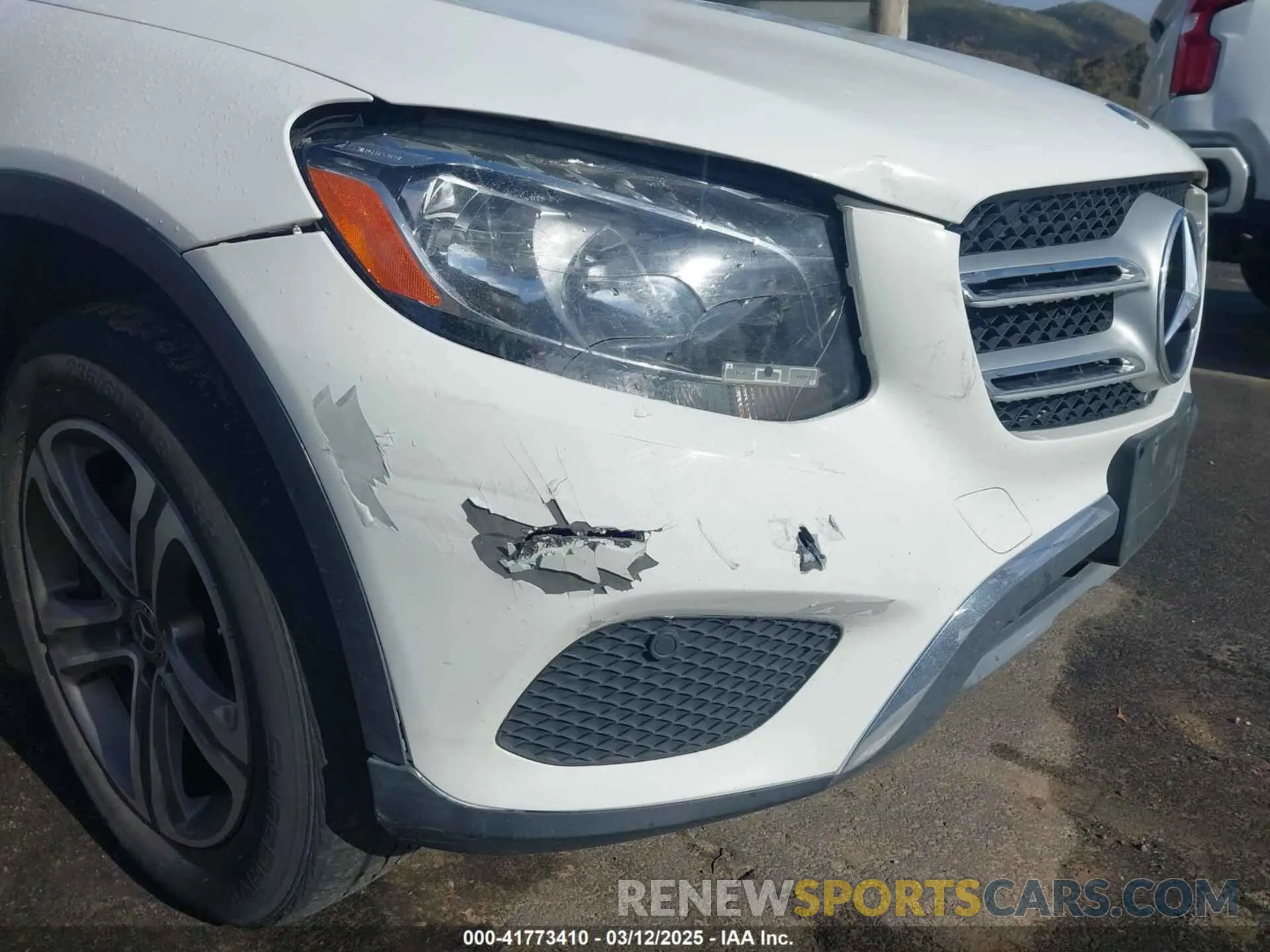 12 Photograph of a damaged car WDC0G4JB4KV149868 MERCEDES-BENZ GLC 300 2019