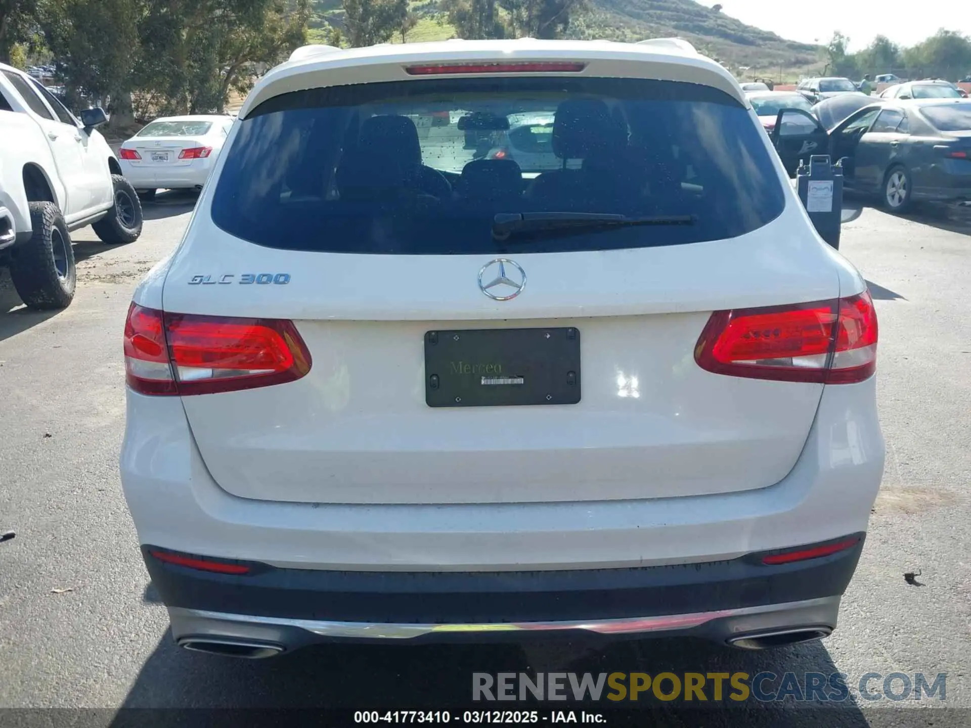 17 Photograph of a damaged car WDC0G4JB4KV149868 MERCEDES-BENZ GLC 300 2019