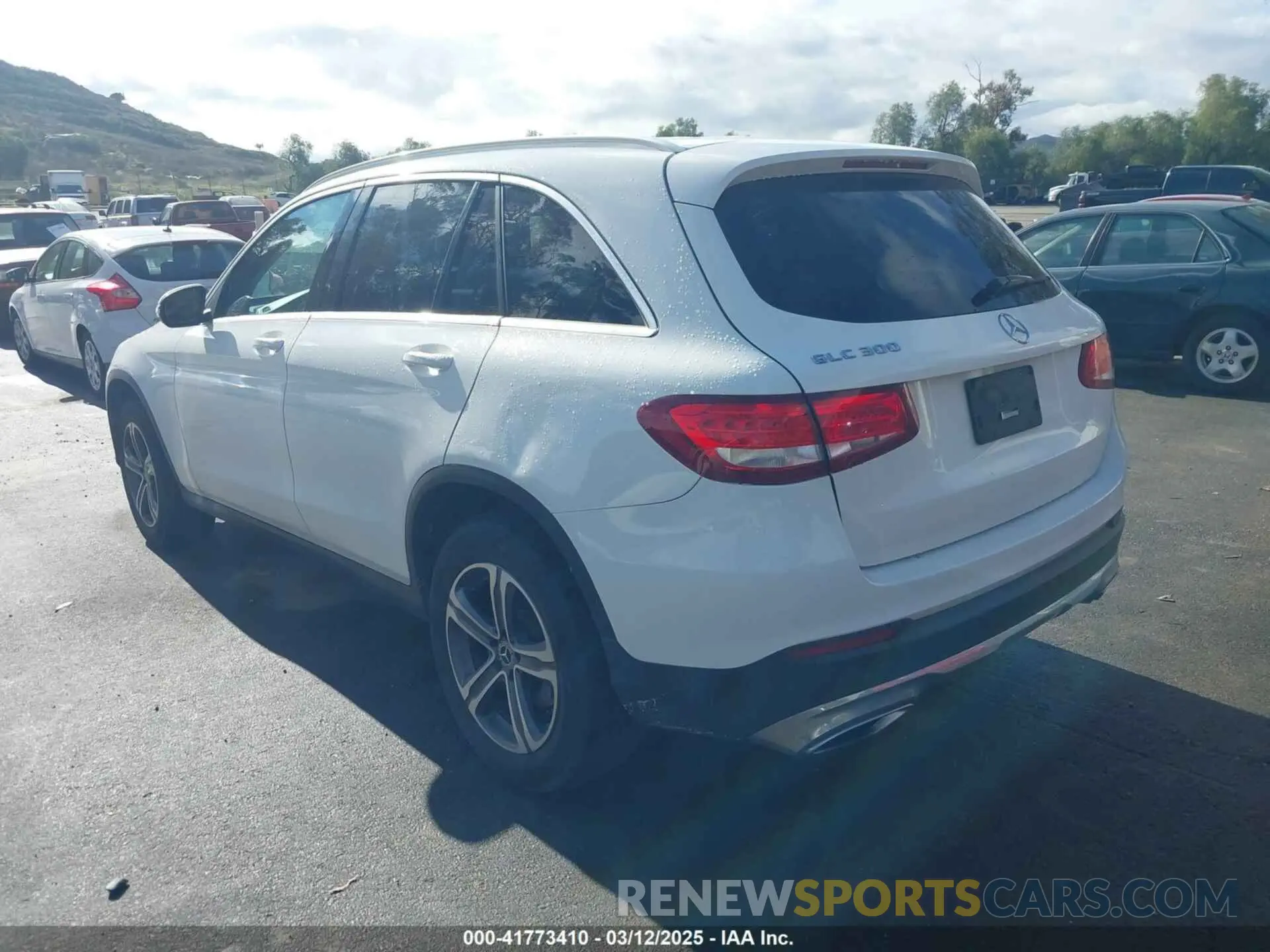 3 Photograph of a damaged car WDC0G4JB4KV149868 MERCEDES-BENZ GLC 300 2019