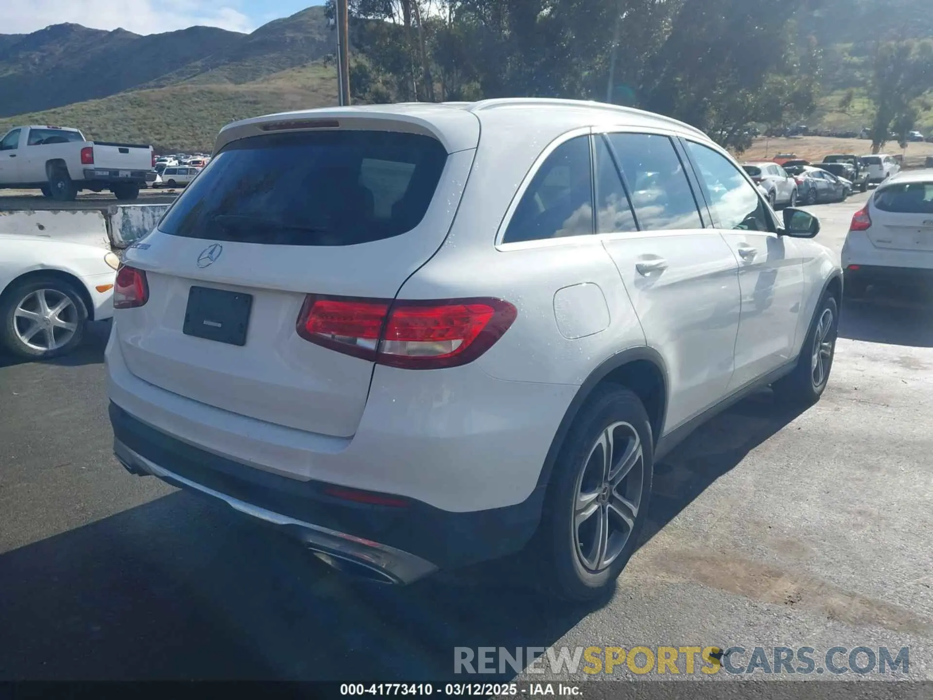 4 Photograph of a damaged car WDC0G4JB4KV149868 MERCEDES-BENZ GLC 300 2019