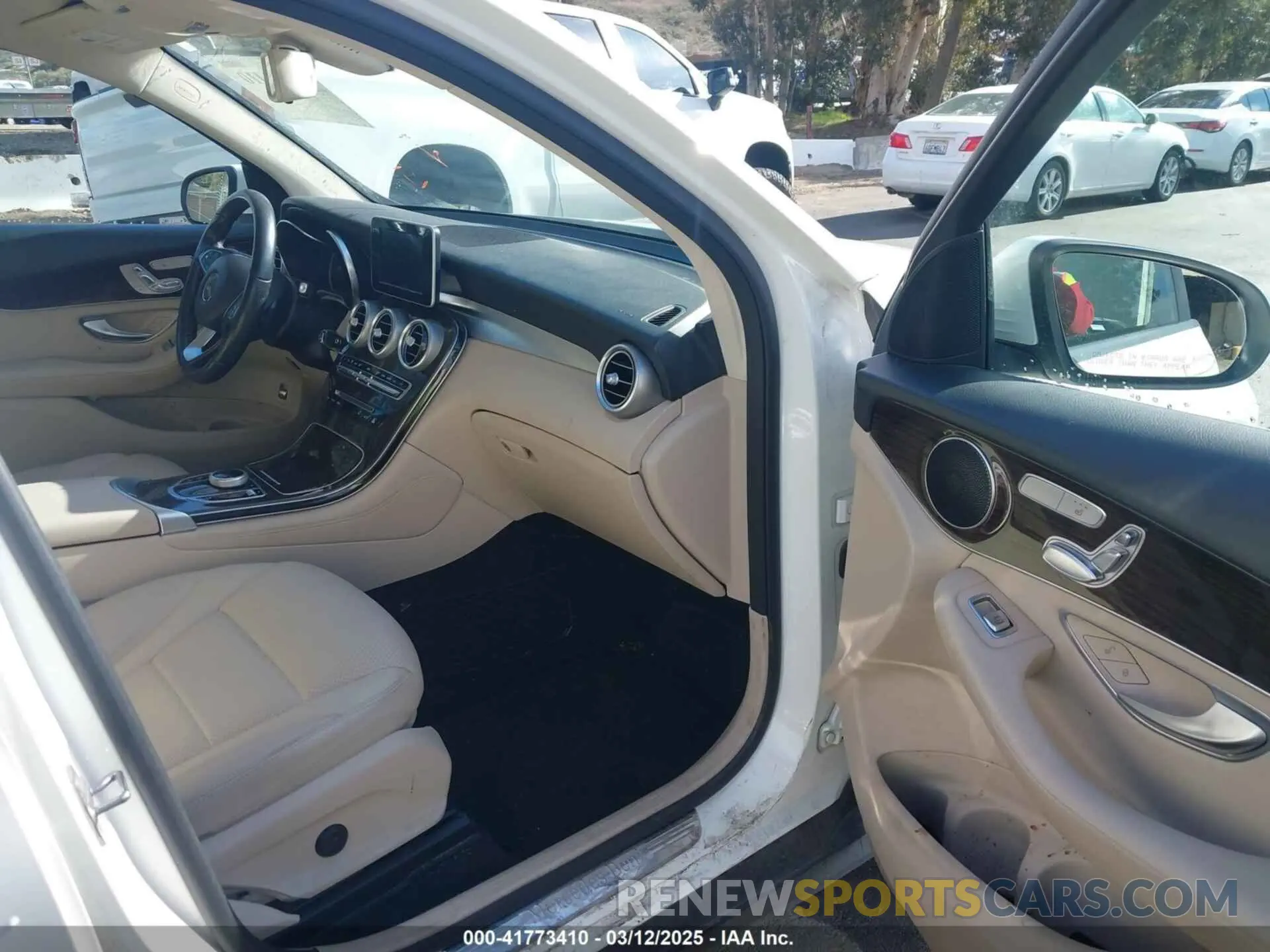 5 Photograph of a damaged car WDC0G4JB4KV149868 MERCEDES-BENZ GLC 300 2019