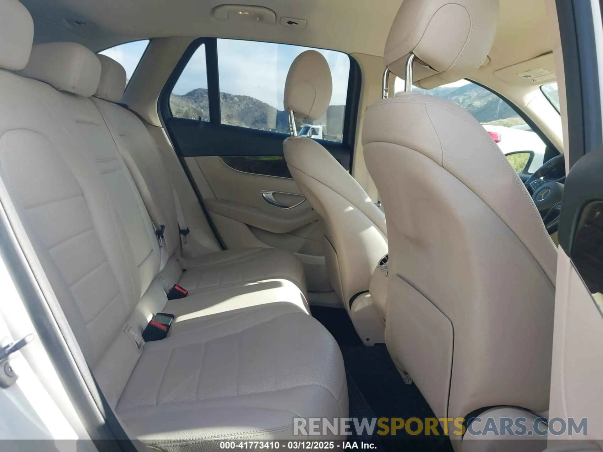 8 Photograph of a damaged car WDC0G4JB4KV149868 MERCEDES-BENZ GLC 300 2019