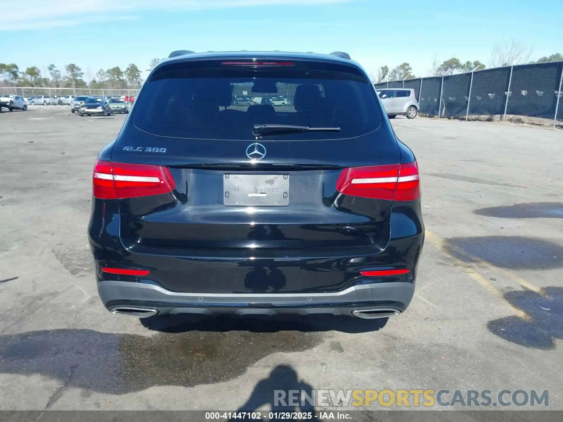 17 Photograph of a damaged car WDC0G4JB4KV160045 MERCEDES-BENZ GLC 300 2019