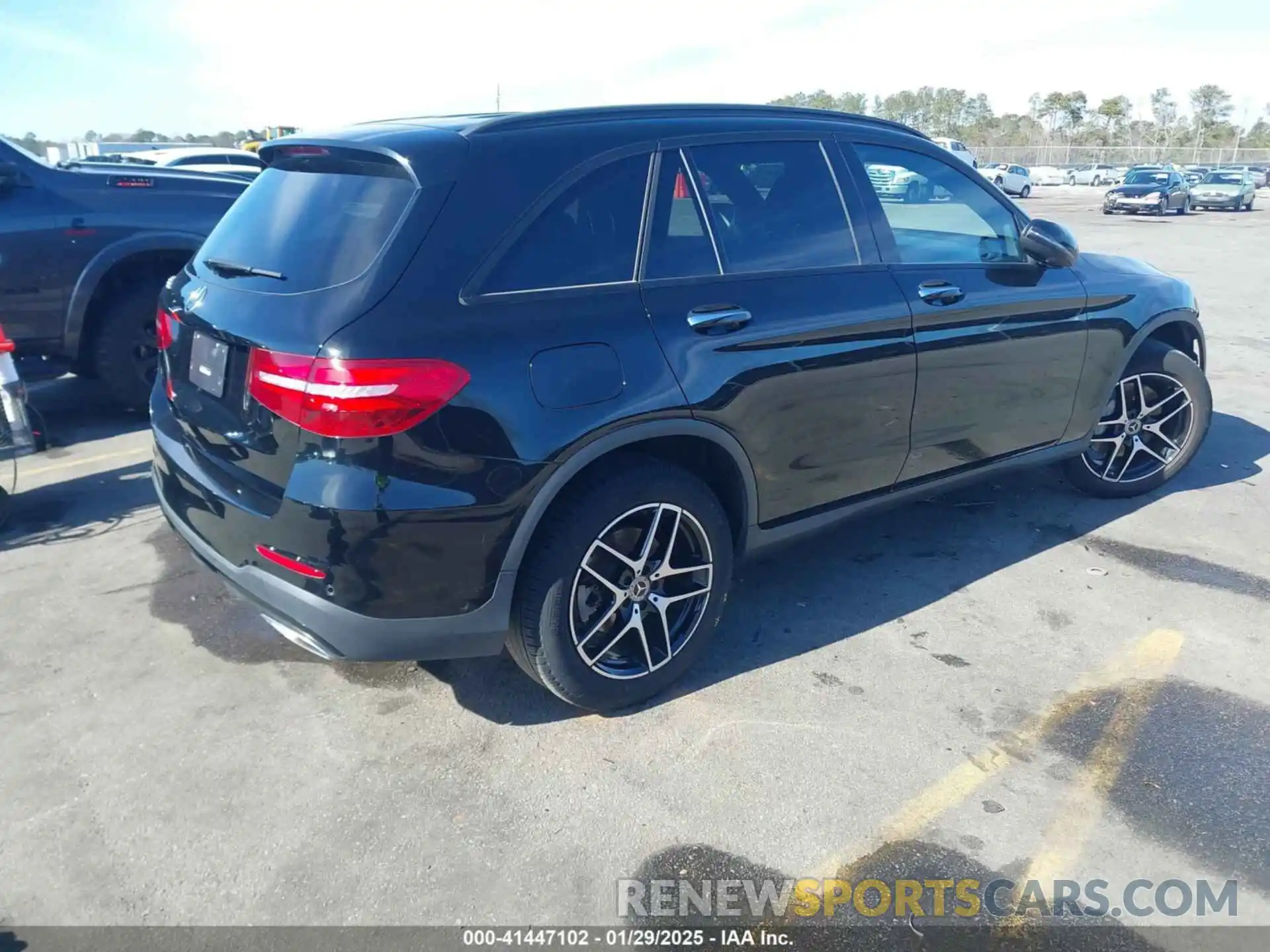 4 Photograph of a damaged car WDC0G4JB4KV160045 MERCEDES-BENZ GLC 300 2019