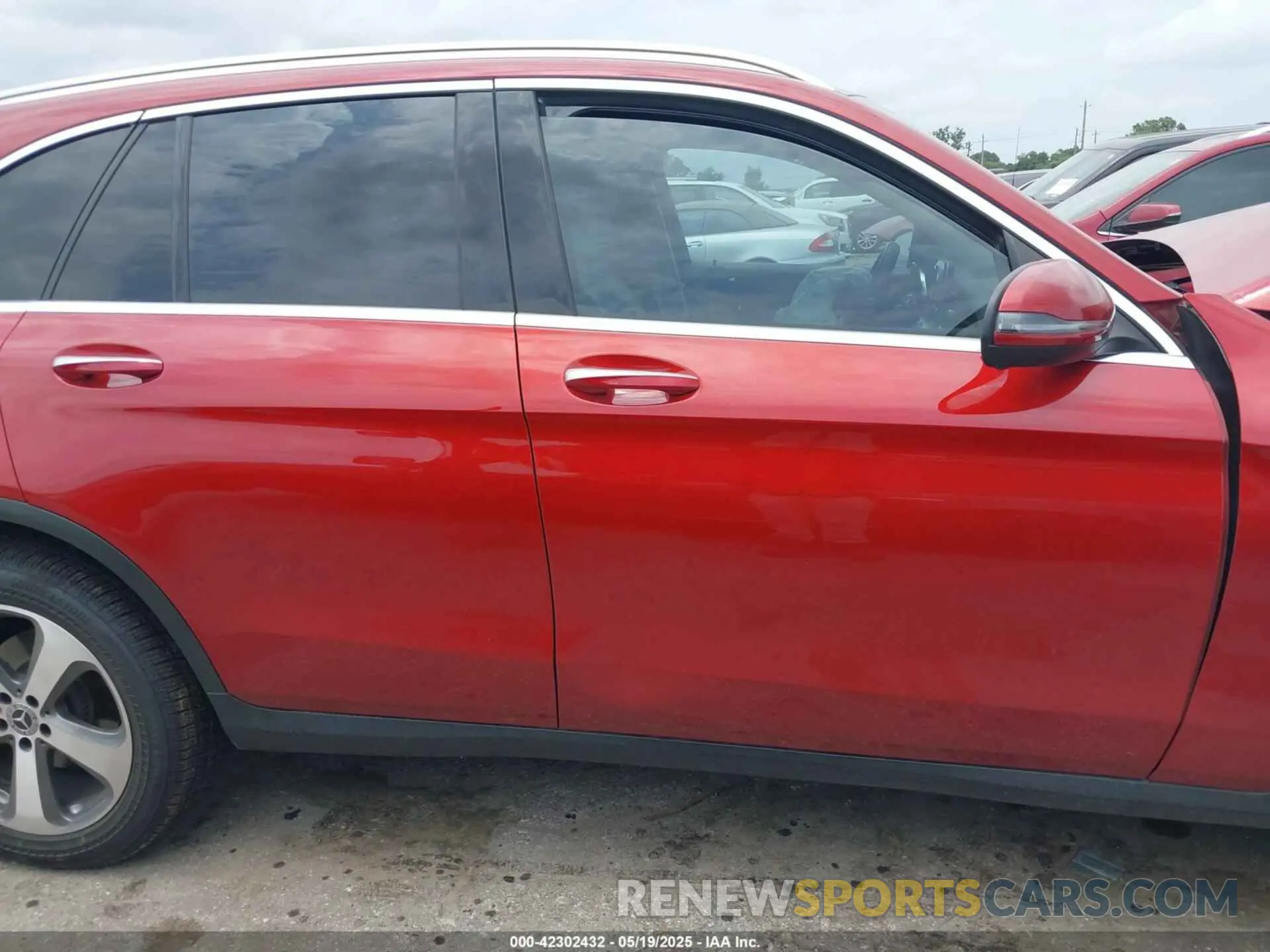 12 Photograph of a damaged car WDC0G4JB5KV120914 MERCEDES-BENZ GLC 300 2019