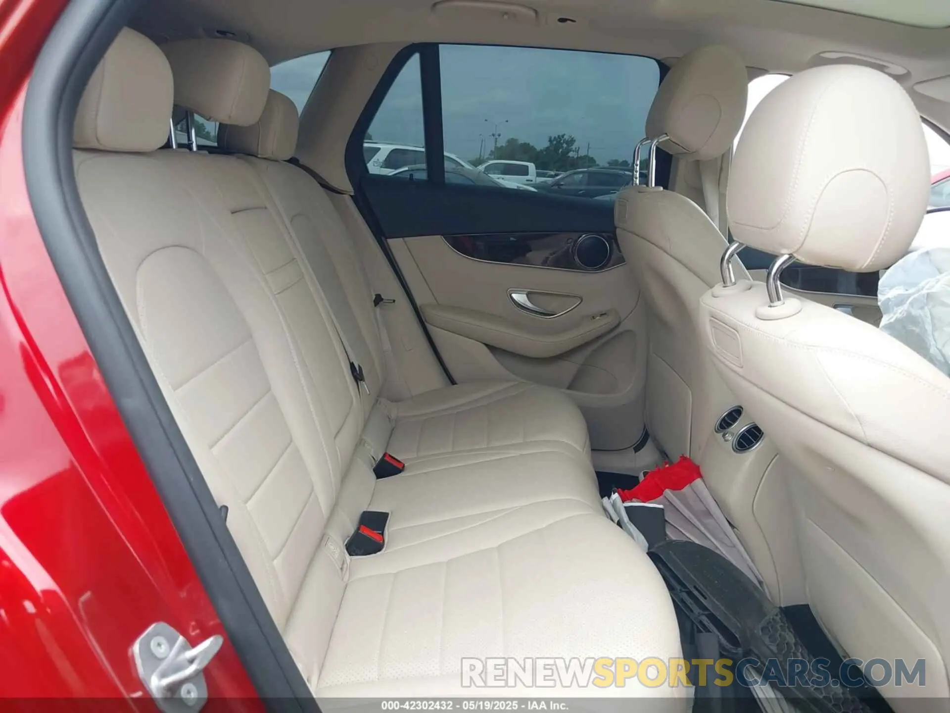 8 Photograph of a damaged car WDC0G4JB5KV120914 MERCEDES-BENZ GLC 300 2019