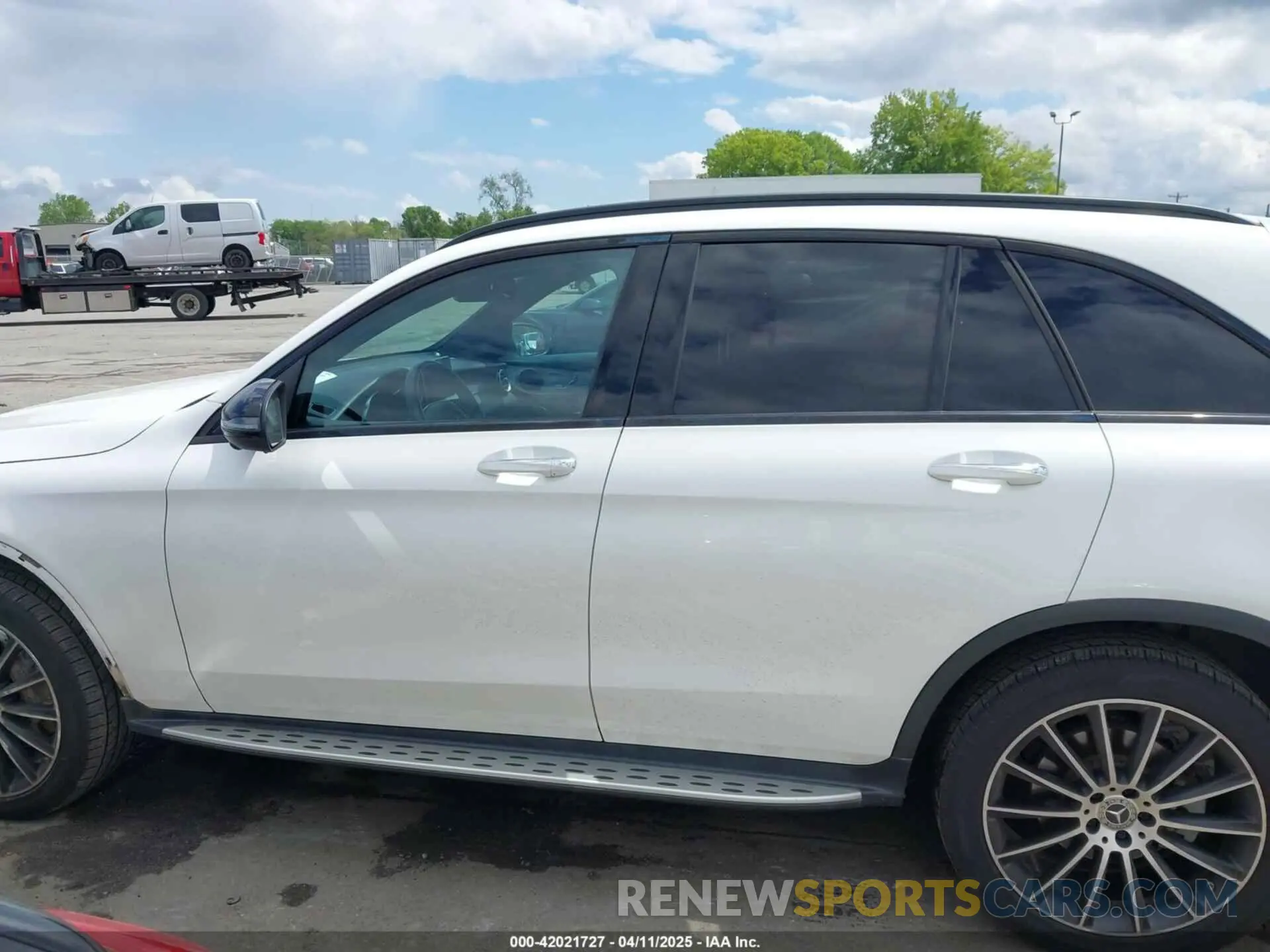 14 Photograph of a damaged car WDC0G4JB5KV123666 MERCEDES-BENZ GLC 300 2019