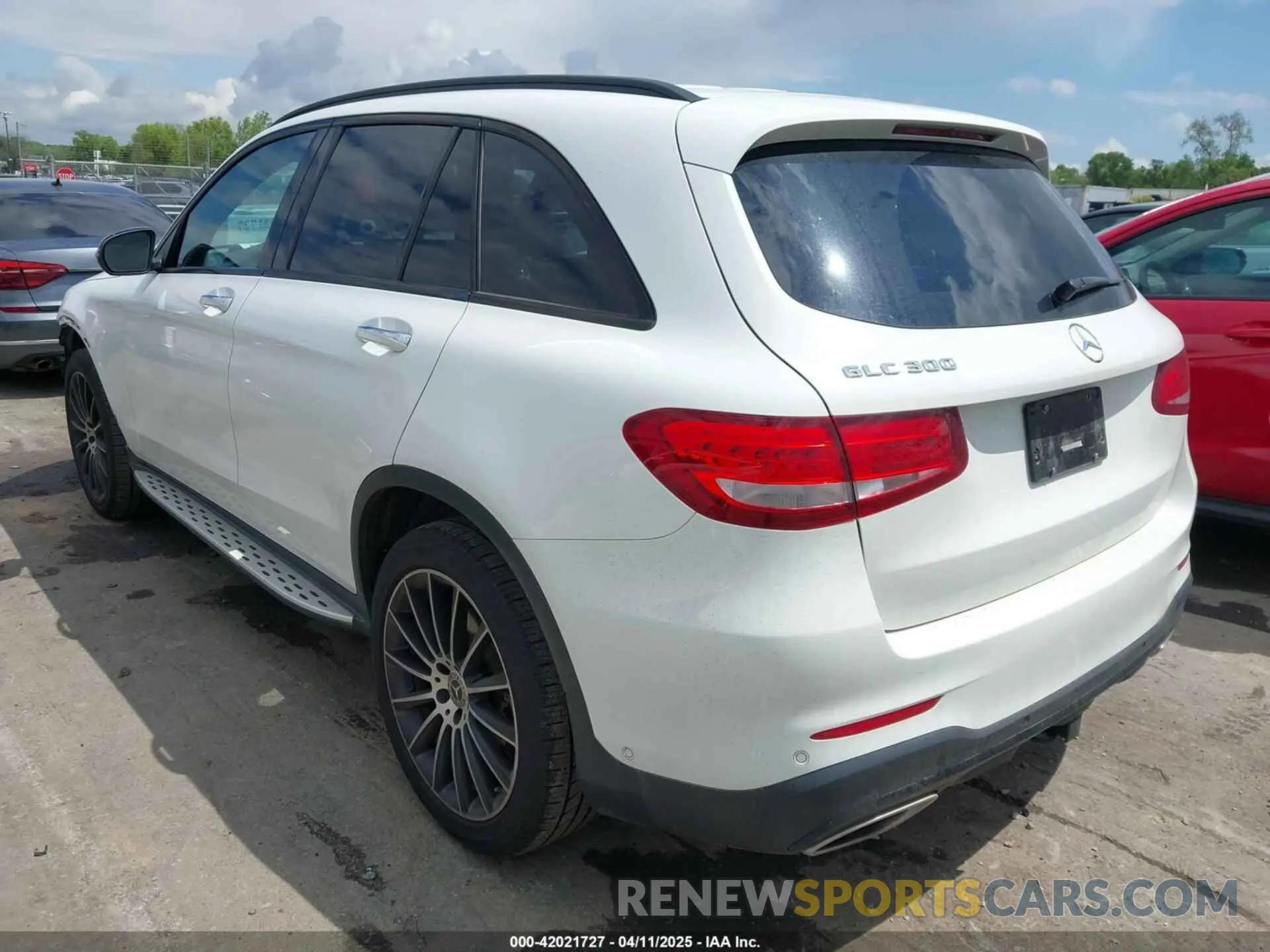 3 Photograph of a damaged car WDC0G4JB5KV123666 MERCEDES-BENZ GLC 300 2019