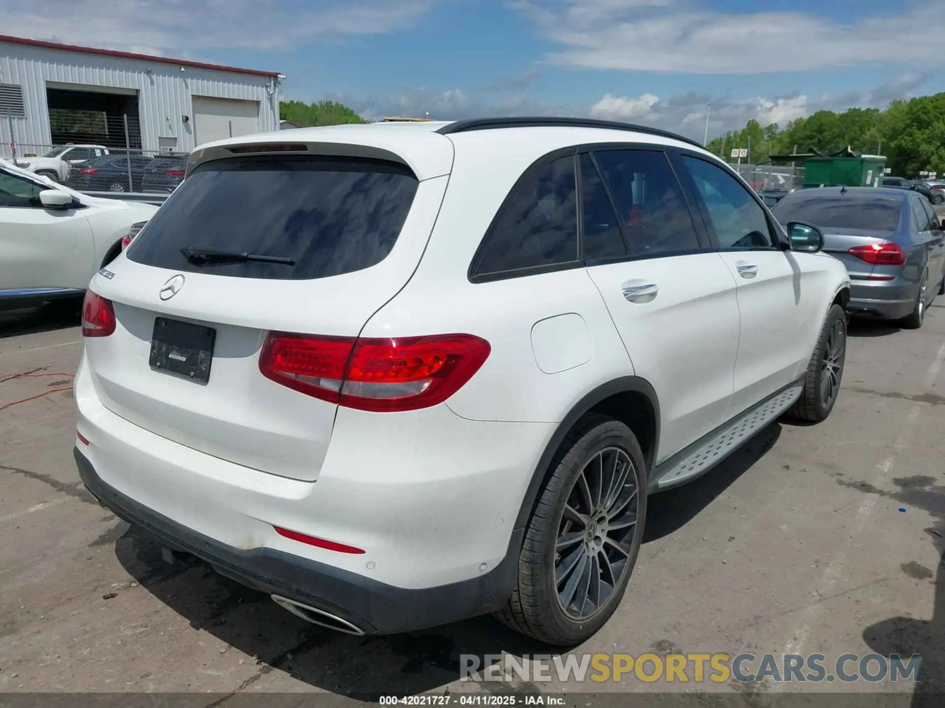 4 Photograph of a damaged car WDC0G4JB5KV123666 MERCEDES-BENZ GLC 300 2019