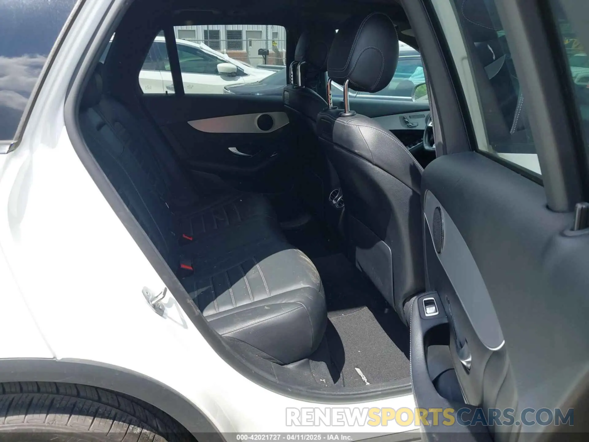 8 Photograph of a damaged car WDC0G4JB5KV123666 MERCEDES-BENZ GLC 300 2019