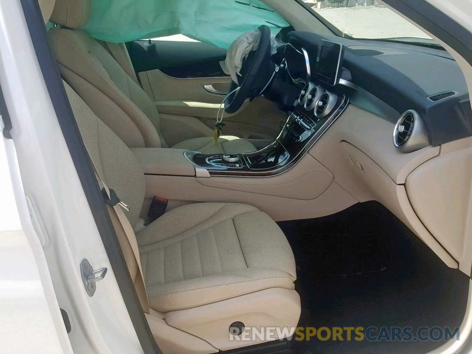 5 Photograph of a damaged car WDC0G4JB5KV139320 MERCEDES-BENZ GLC 300 2019