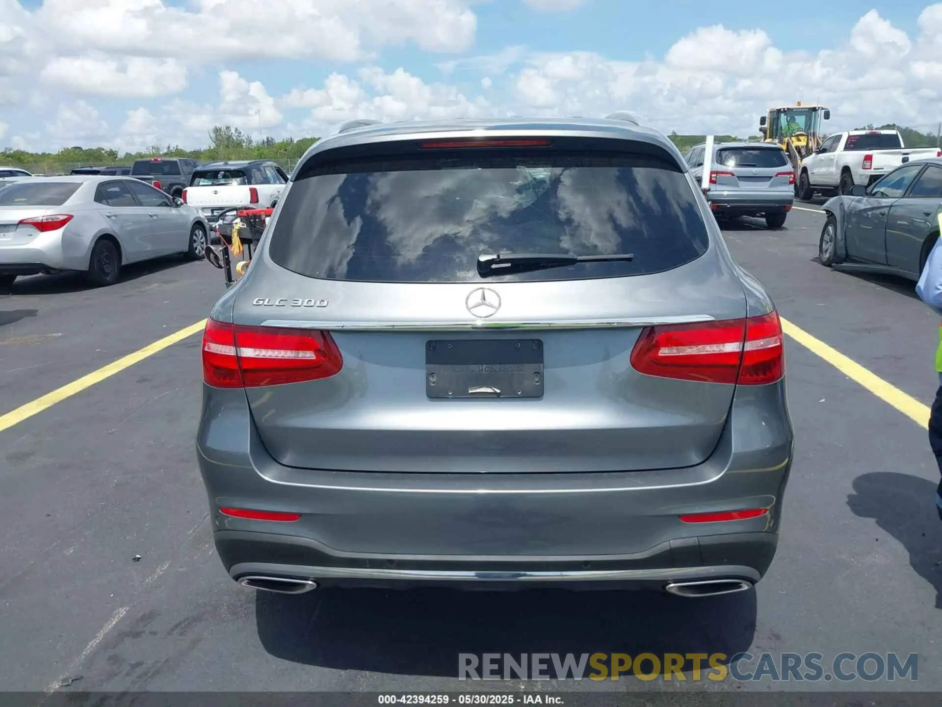 17 Photograph of a damaged car WDC0G4JB6K1000255 MERCEDES-BENZ GLC 300 2019