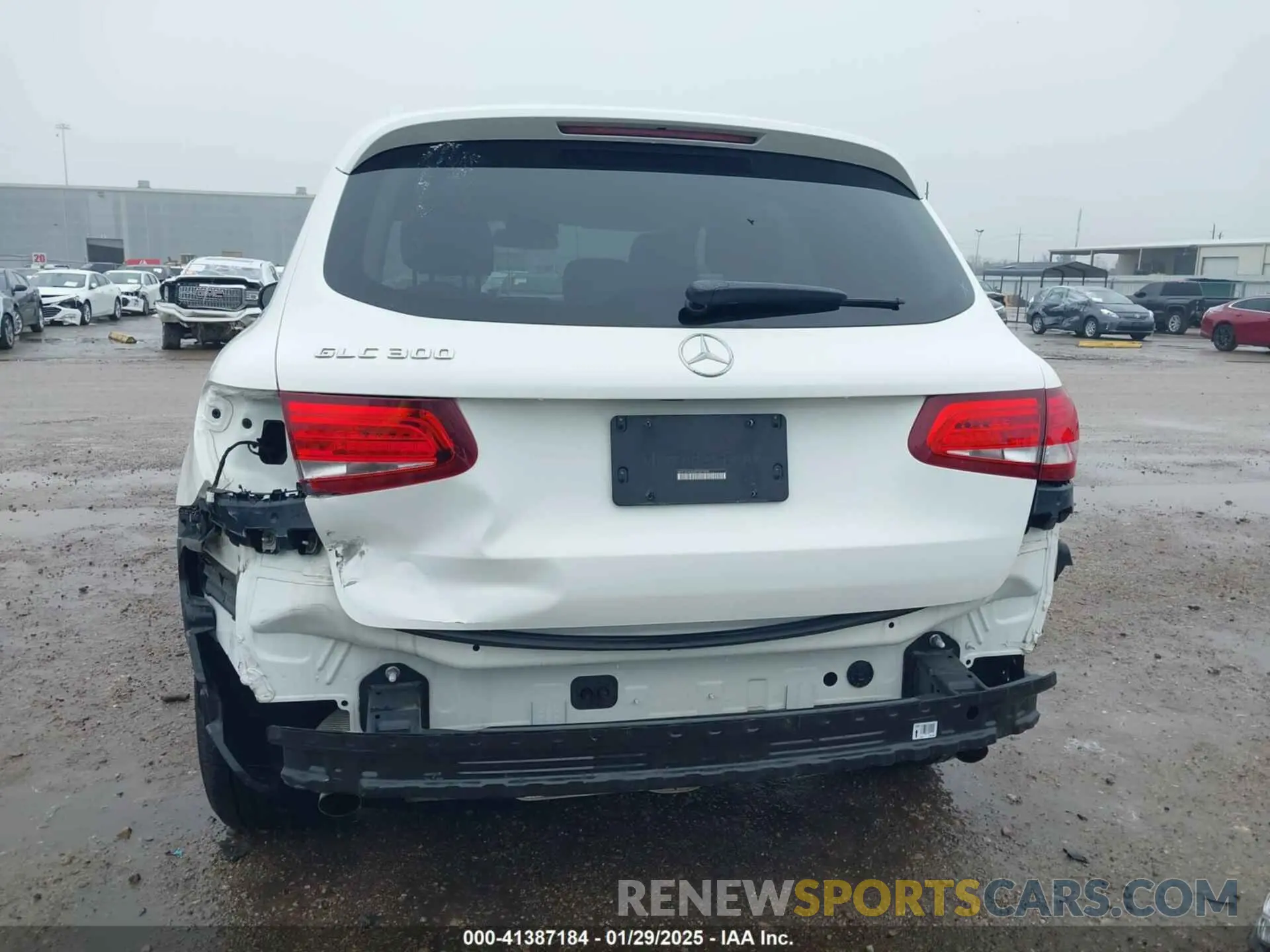 17 Photograph of a damaged car WDC0G4JB6KF587009 MERCEDES-BENZ GLC 300 2019