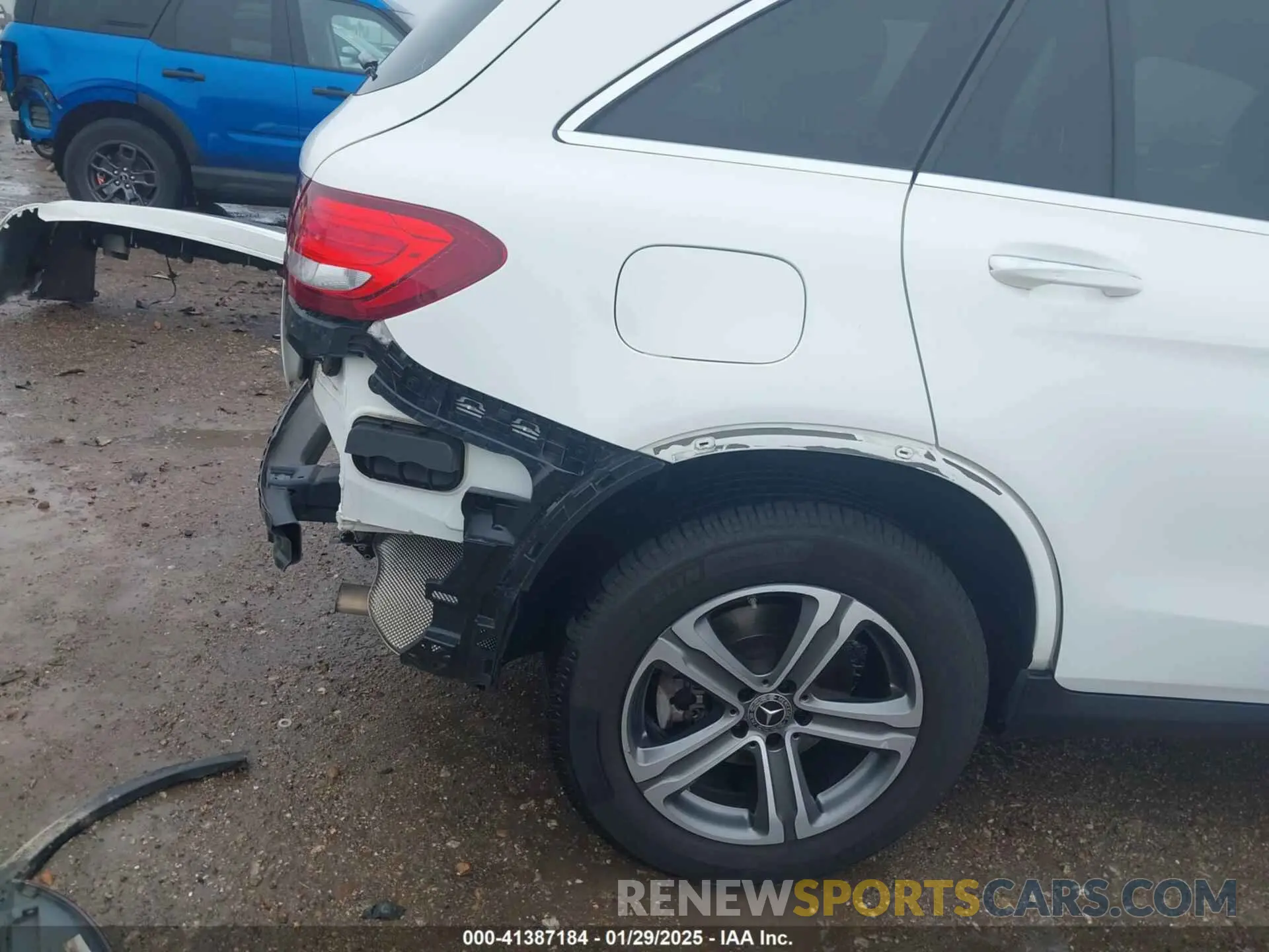 18 Photograph of a damaged car WDC0G4JB6KF587009 MERCEDES-BENZ GLC 300 2019