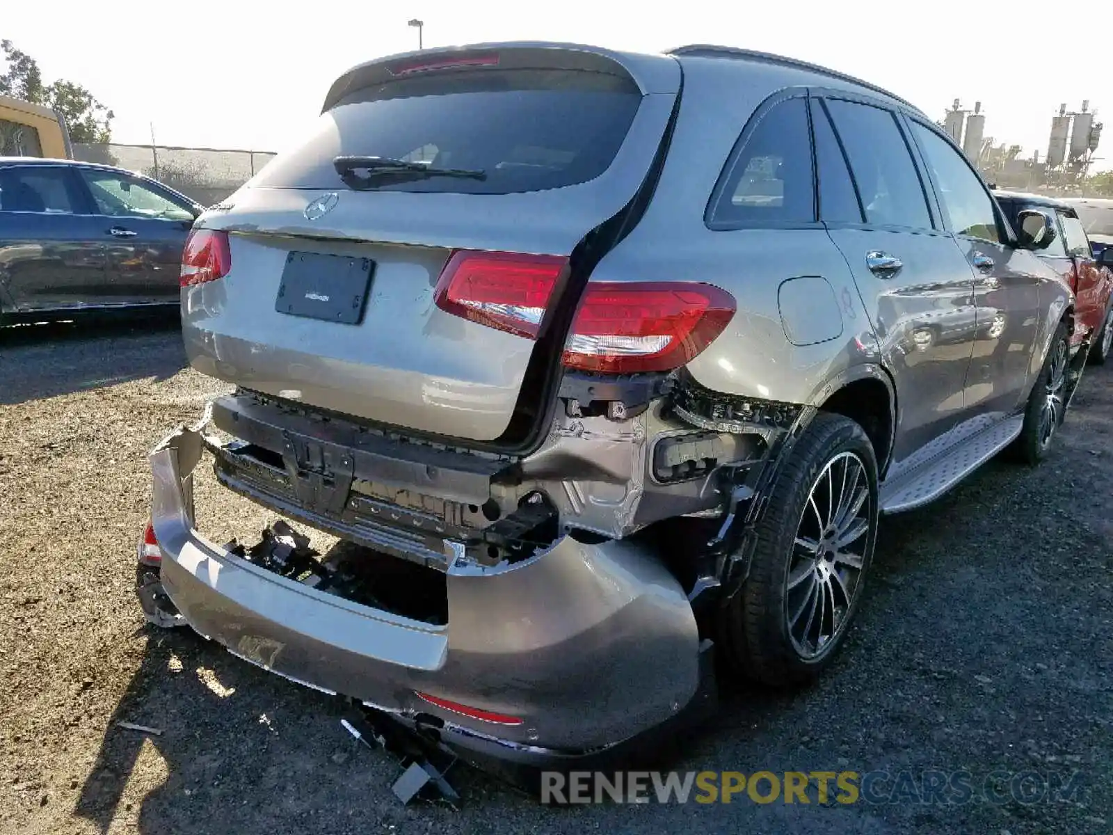 4 Photograph of a damaged car WDC0G4JB6KV123997 MERCEDES-BENZ GLC 300 2019