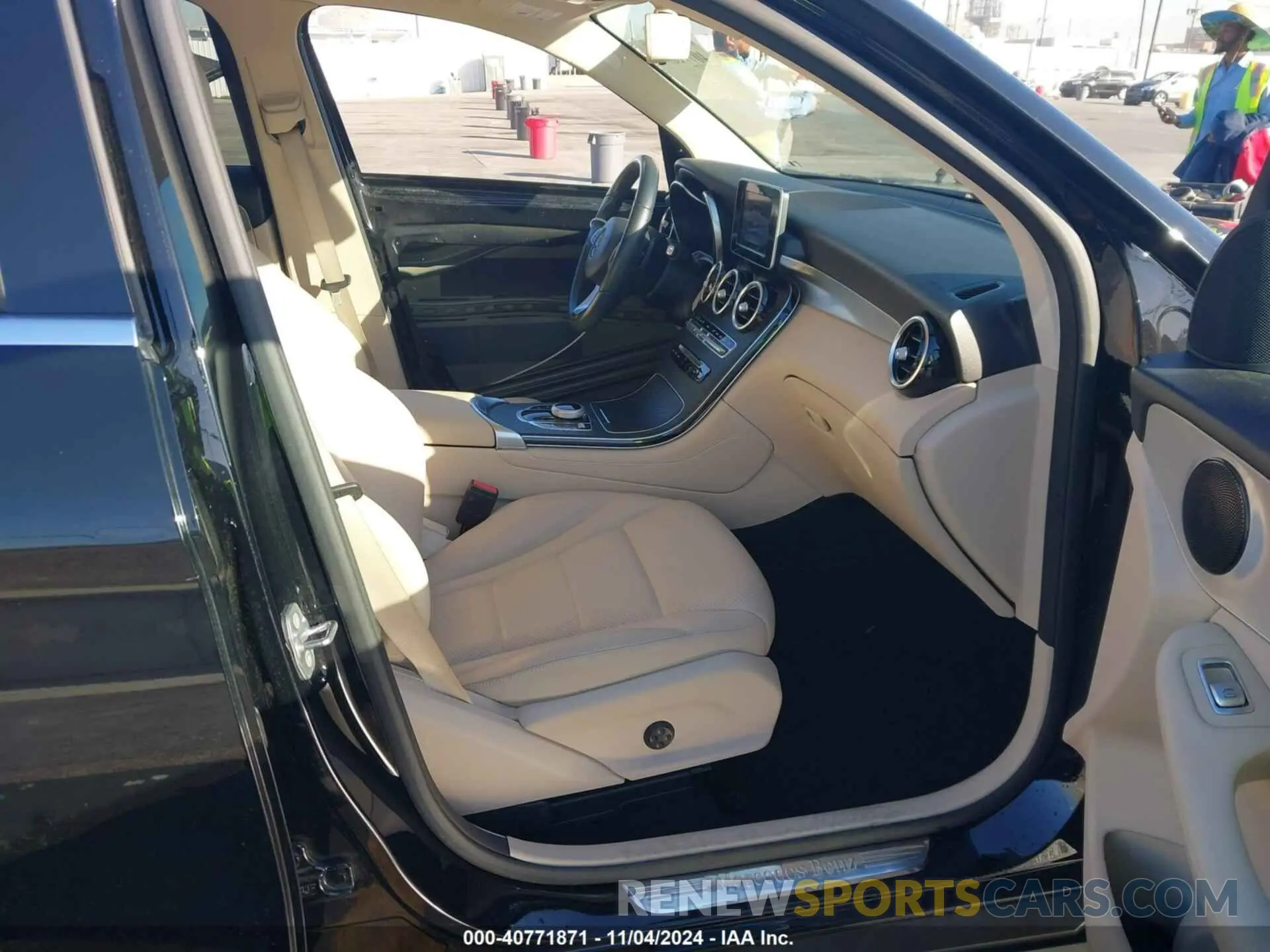 5 Photograph of a damaged car WDC0G4JB7KF549966 MERCEDES-BENZ GLC 300 2019