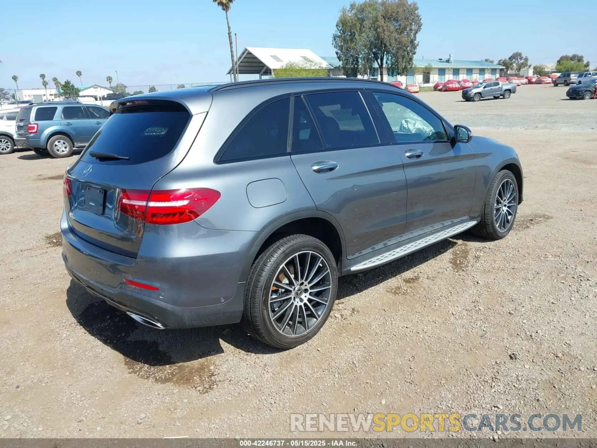 4 Photograph of a damaged car WDC0G4JB7KF600401 MERCEDES-BENZ GLC 300 2019