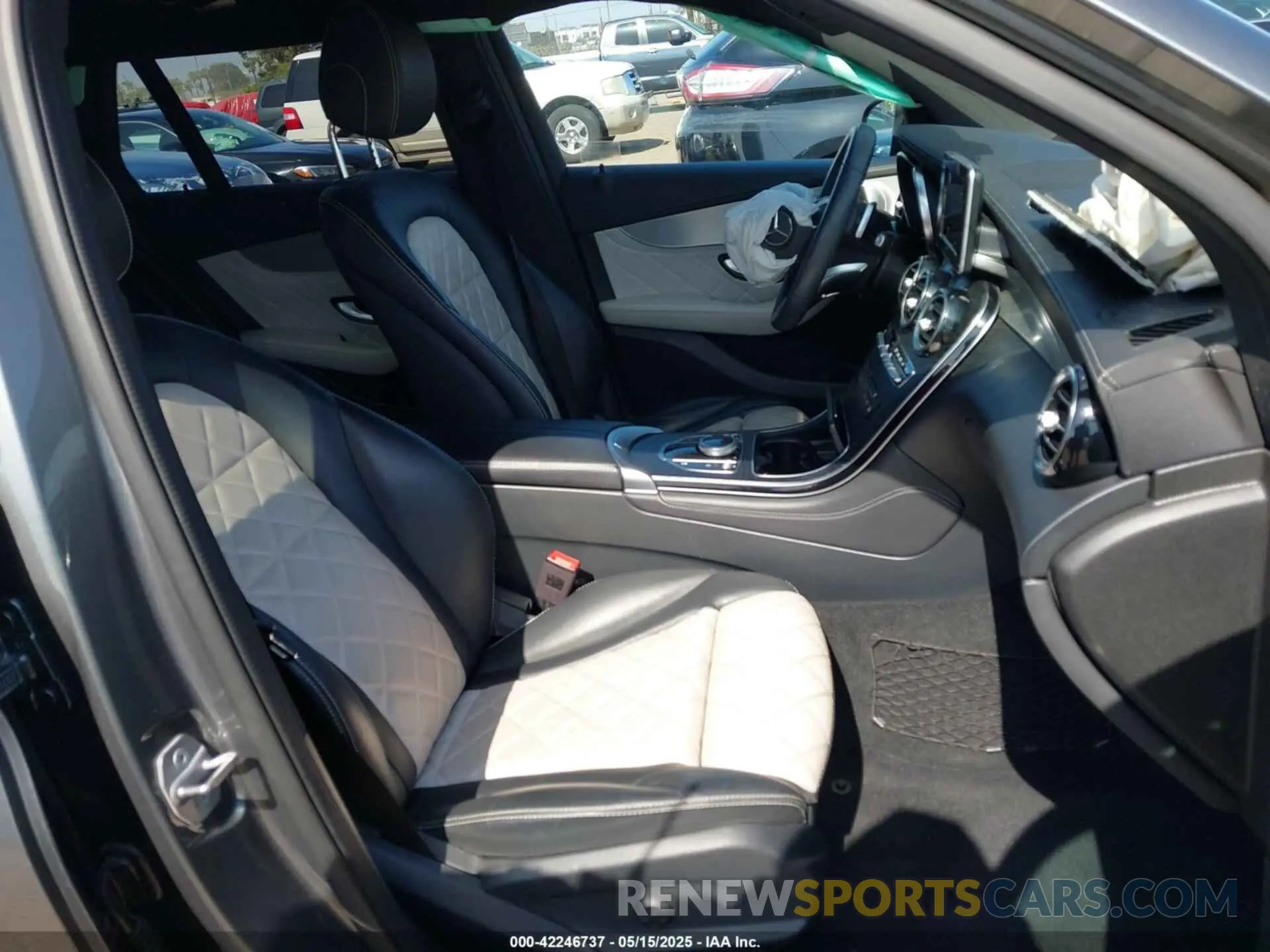 5 Photograph of a damaged car WDC0G4JB7KF600401 MERCEDES-BENZ GLC 300 2019