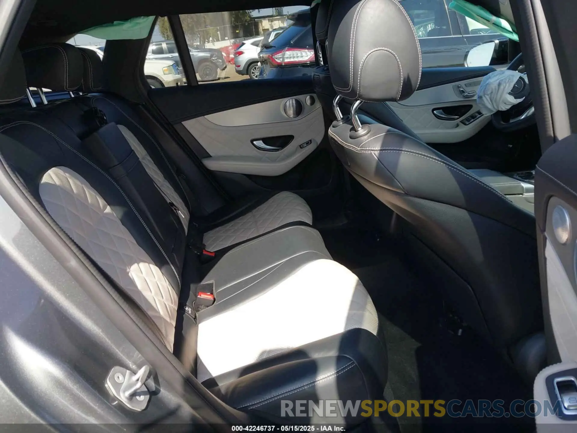 8 Photograph of a damaged car WDC0G4JB7KF600401 MERCEDES-BENZ GLC 300 2019