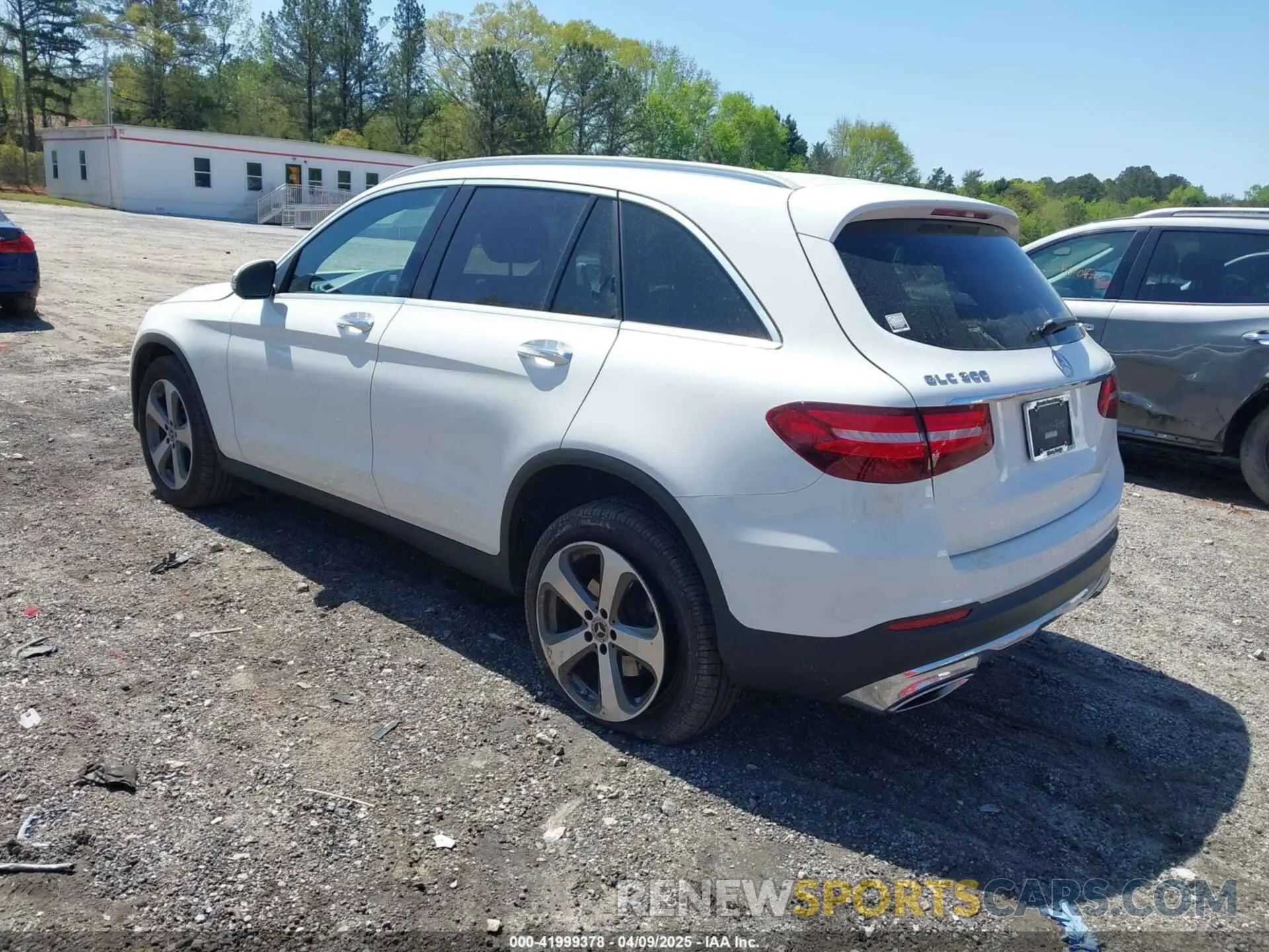 3 Photograph of a damaged car WDC0G4JB8KF594043 MERCEDES-BENZ GLC 300 2019