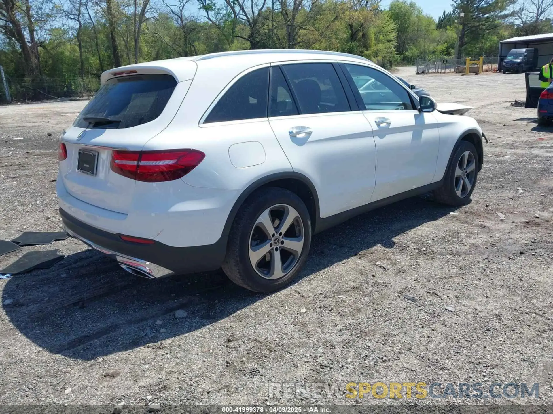 4 Photograph of a damaged car WDC0G4JB8KF594043 MERCEDES-BENZ GLC 300 2019