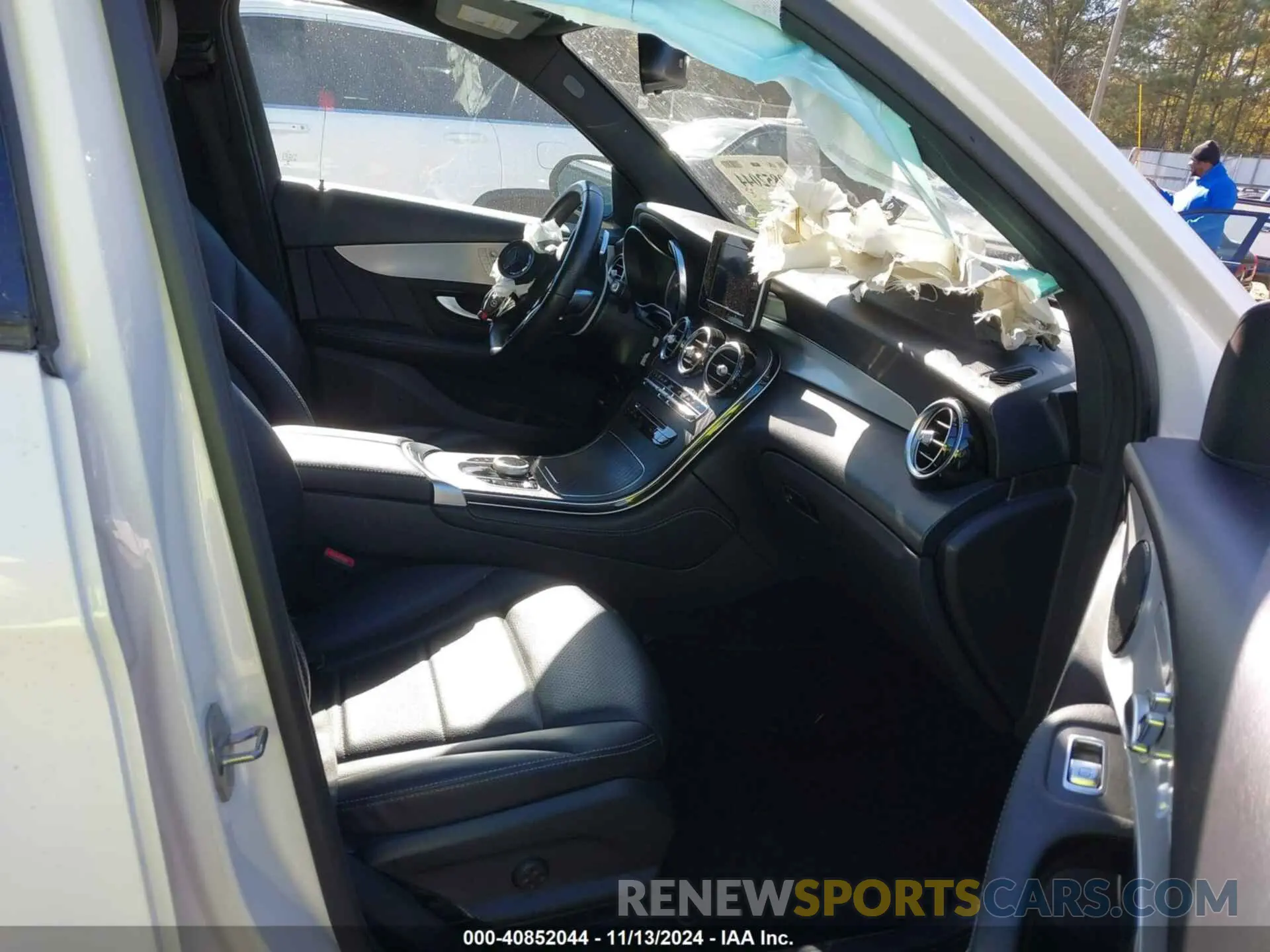 5 Photograph of a damaged car WDC0G4JB8KV147086 MERCEDES-BENZ GLC 300 2019