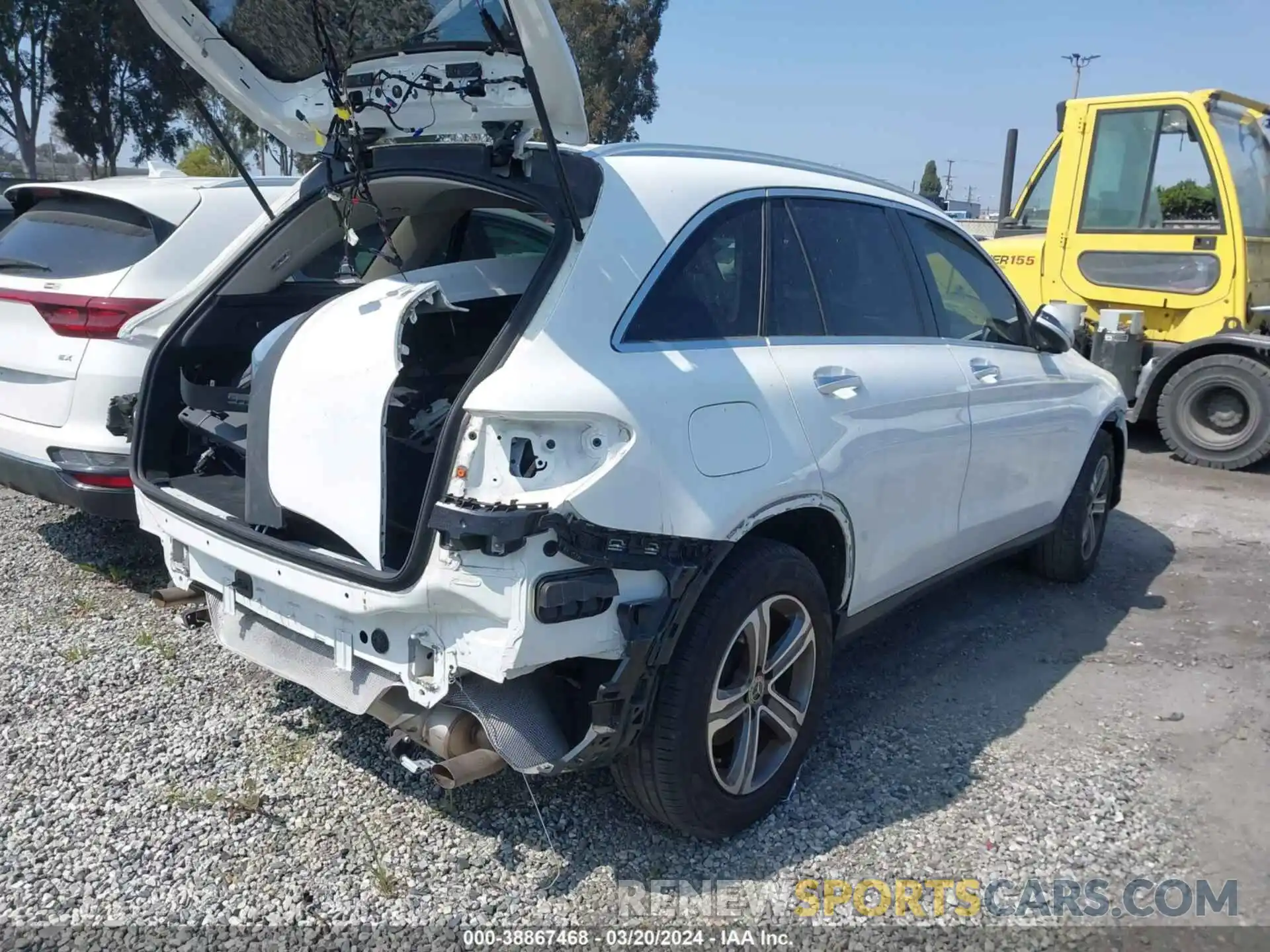 4 Photograph of a damaged car WDC0G4JB8KV151462 MERCEDES-BENZ GLC 300 2019