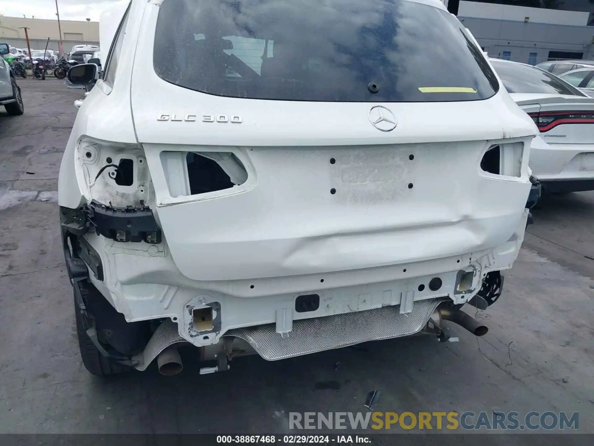 6 Photograph of a damaged car WDC0G4JB8KV151462 MERCEDES-BENZ GLC 300 2019