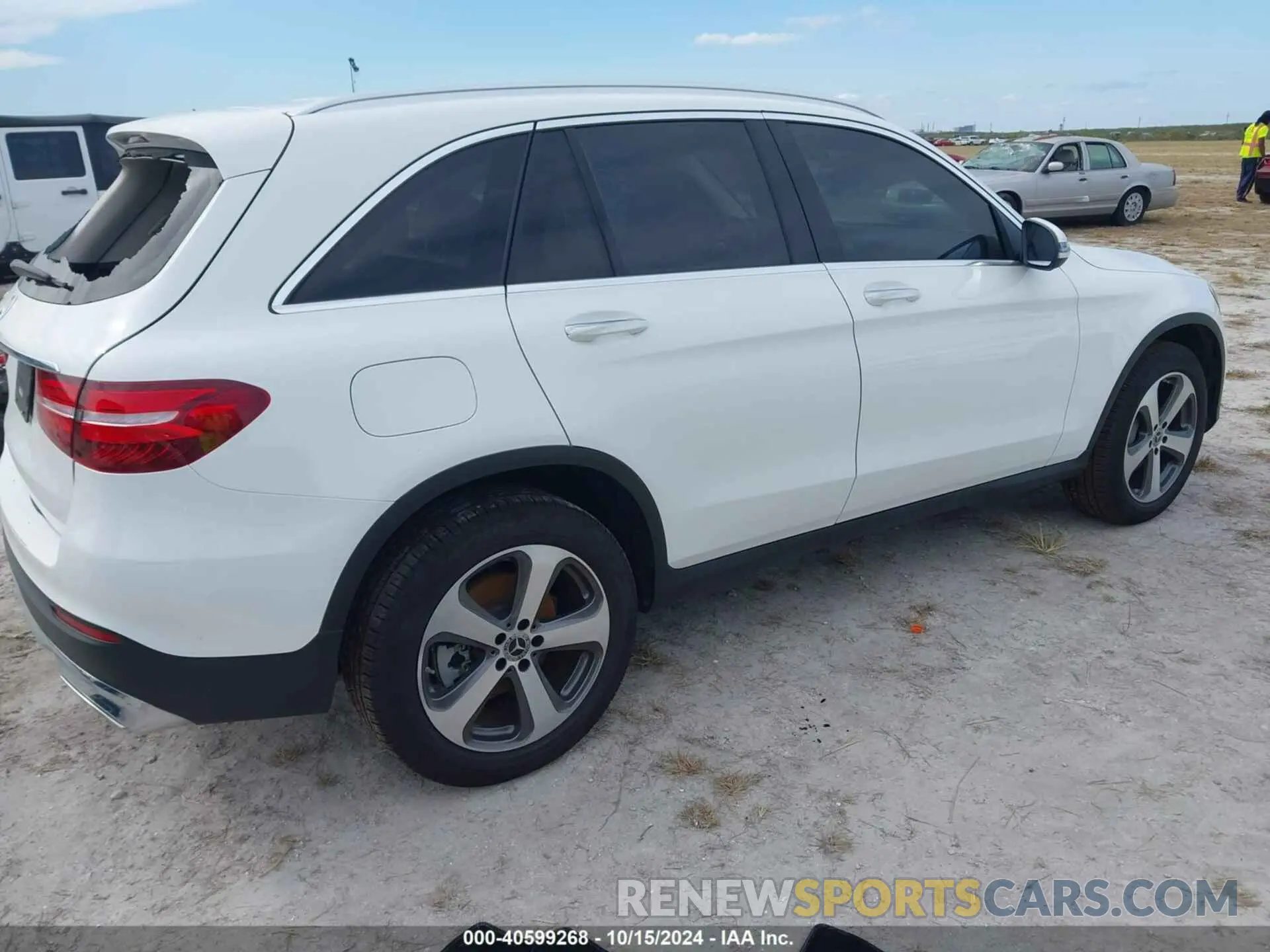4 Photograph of a damaged car WDC0G4JB9KF591751 MERCEDES-BENZ GLC 300 2019