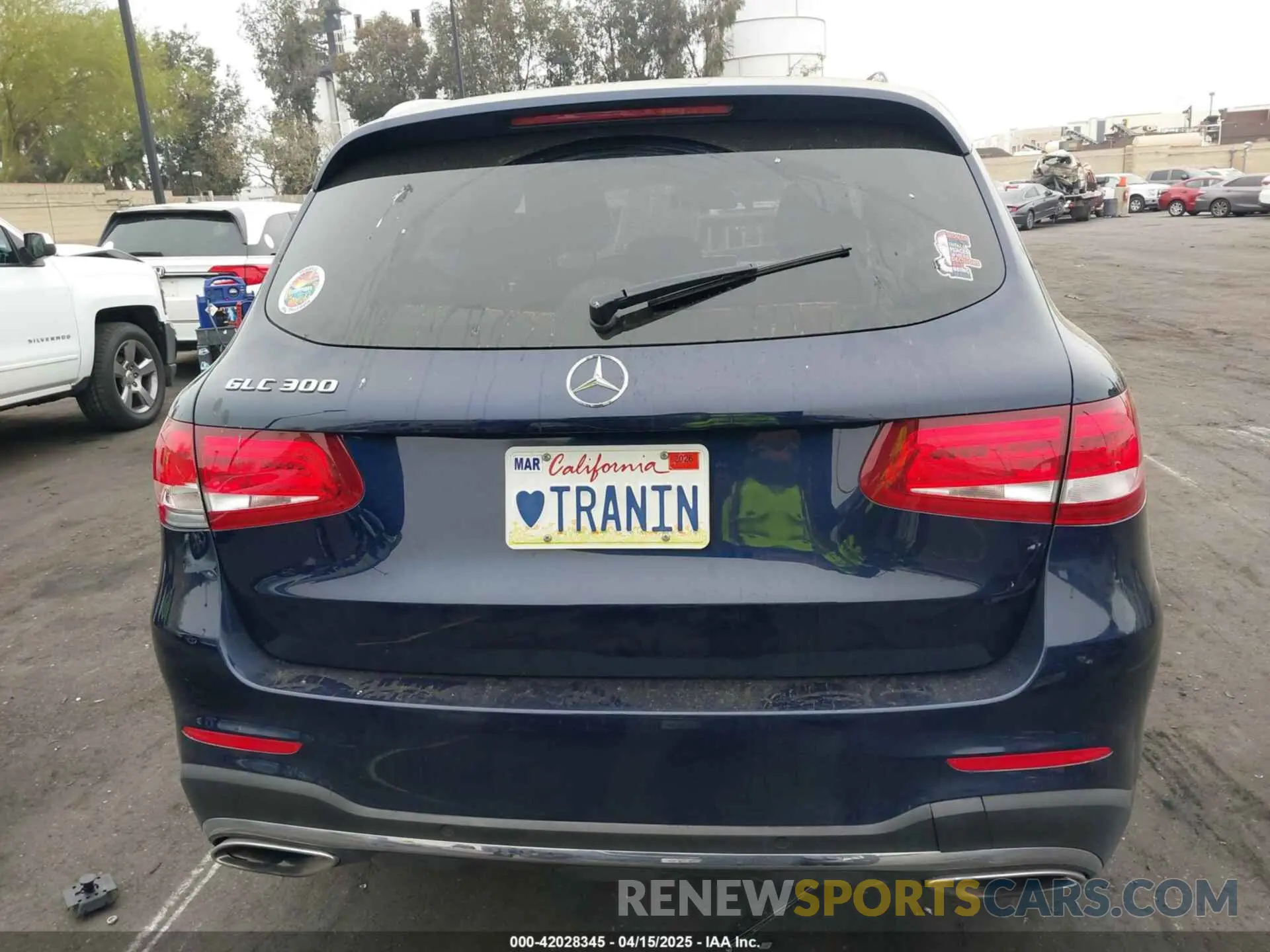 17 Photograph of a damaged car WDC0G4JB9KV123914 MERCEDES-BENZ GLC 300 2019