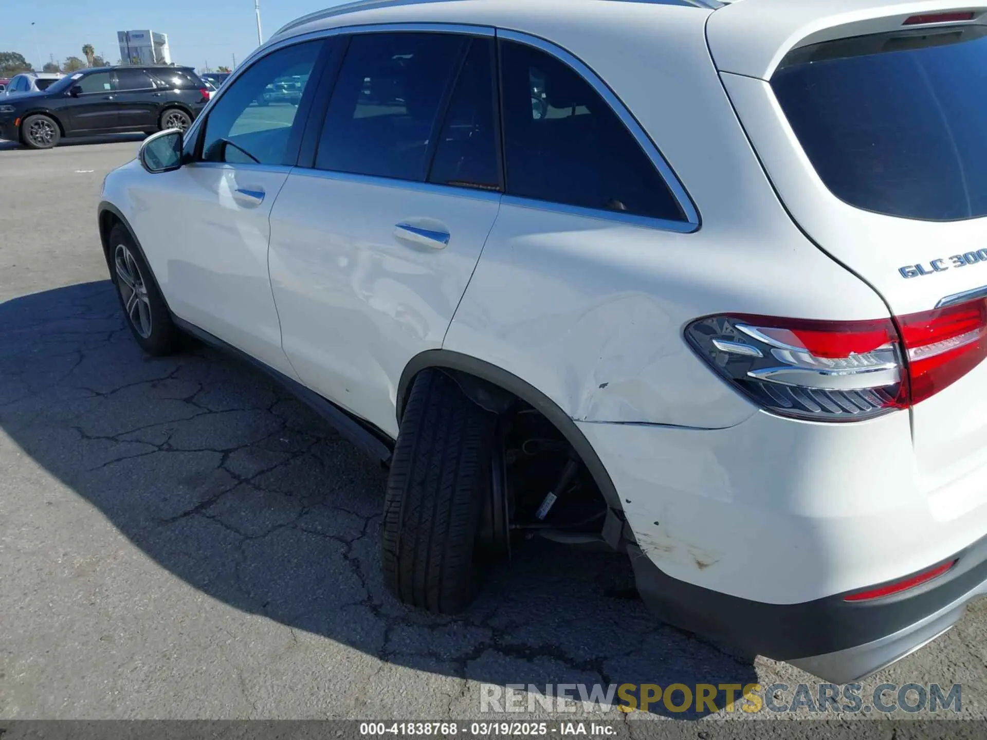 6 Photograph of a damaged car WDC0G4JBXKF661516 MERCEDES-BENZ GLC 300 2019
