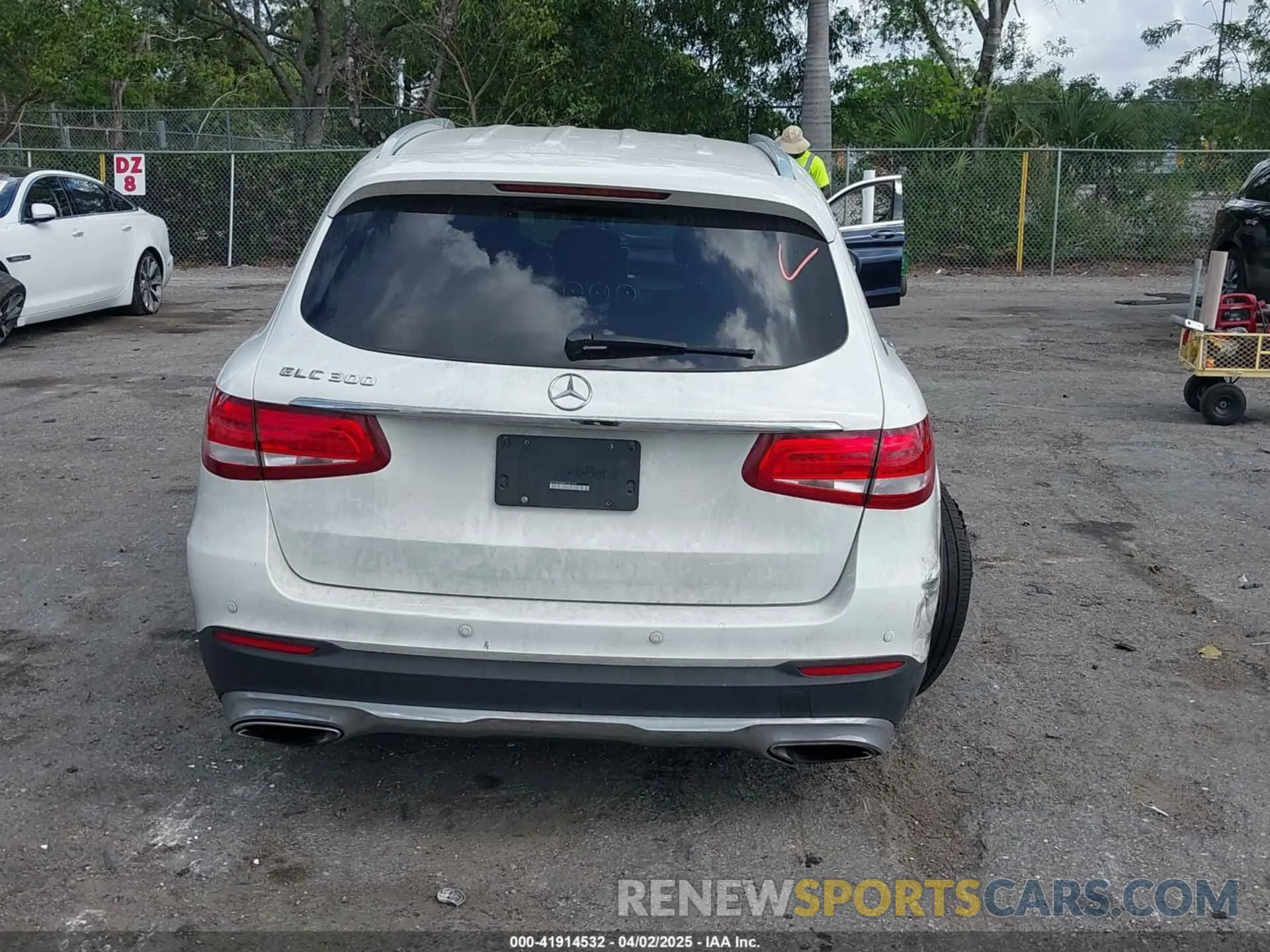 16 Photograph of a damaged car WDC0G4JBXKV151737 MERCEDES-BENZ GLC 300 2019