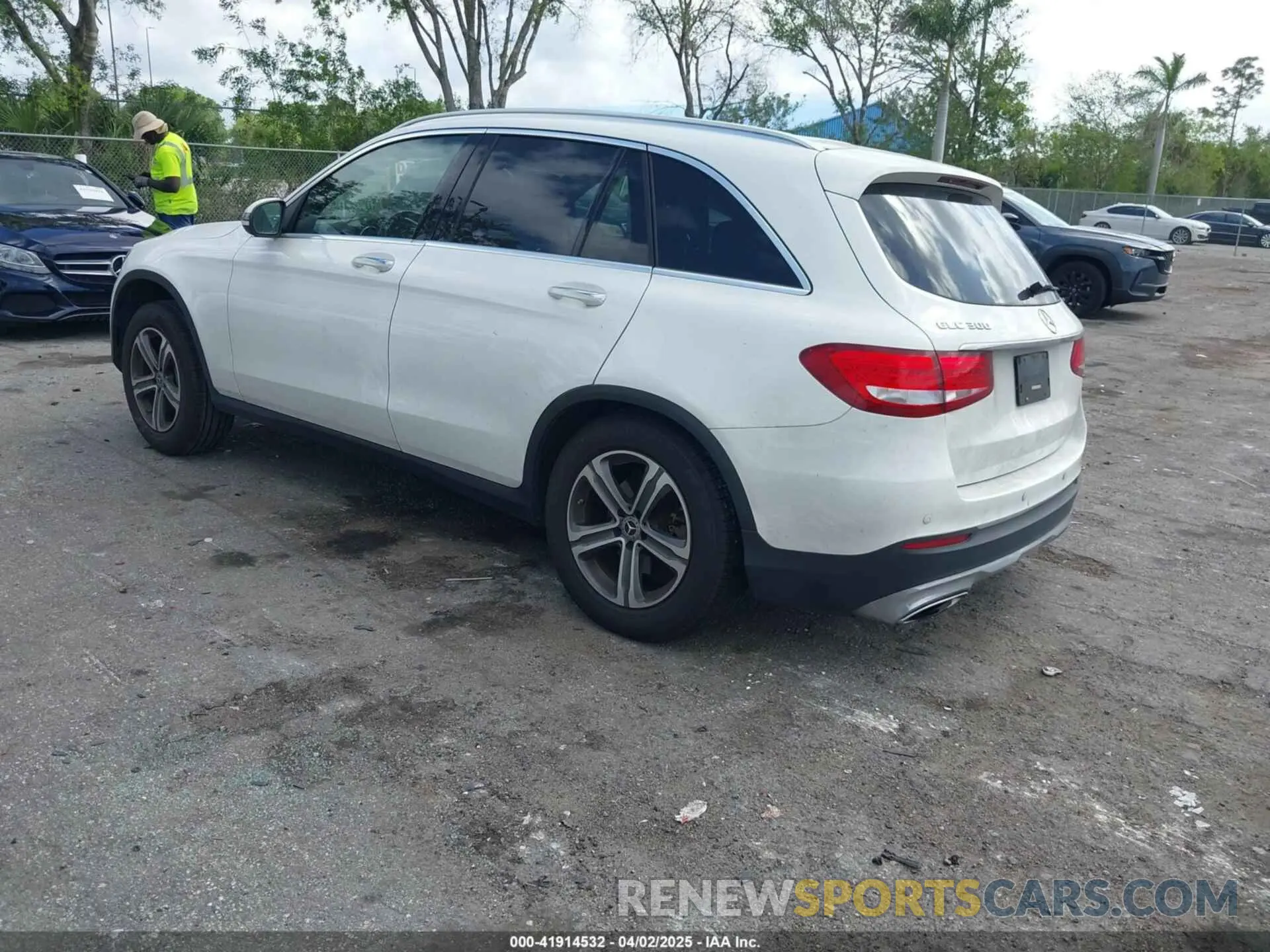 3 Photograph of a damaged car WDC0G4JBXKV151737 MERCEDES-BENZ GLC 300 2019