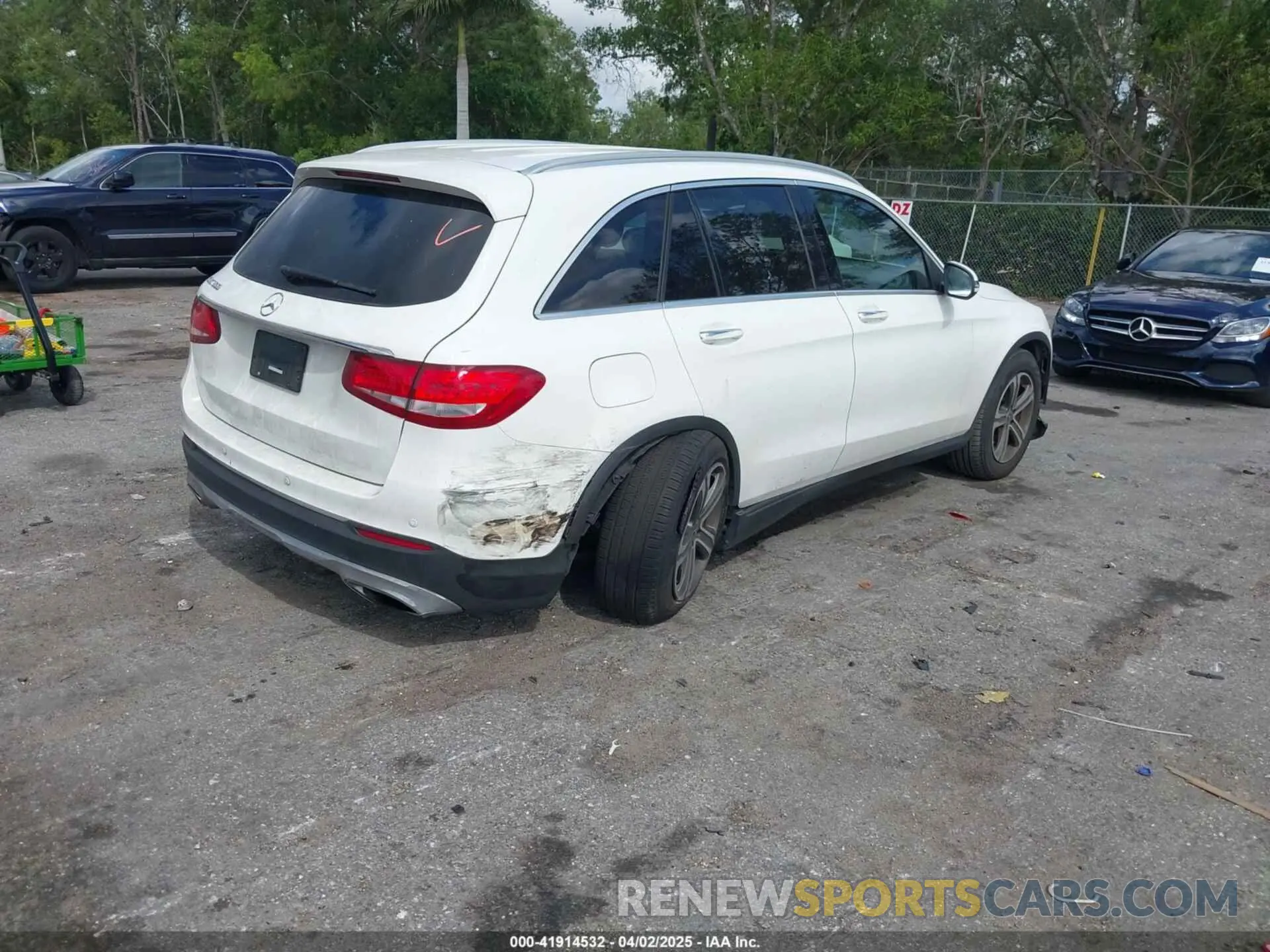 4 Photograph of a damaged car WDC0G4JBXKV151737 MERCEDES-BENZ GLC 300 2019