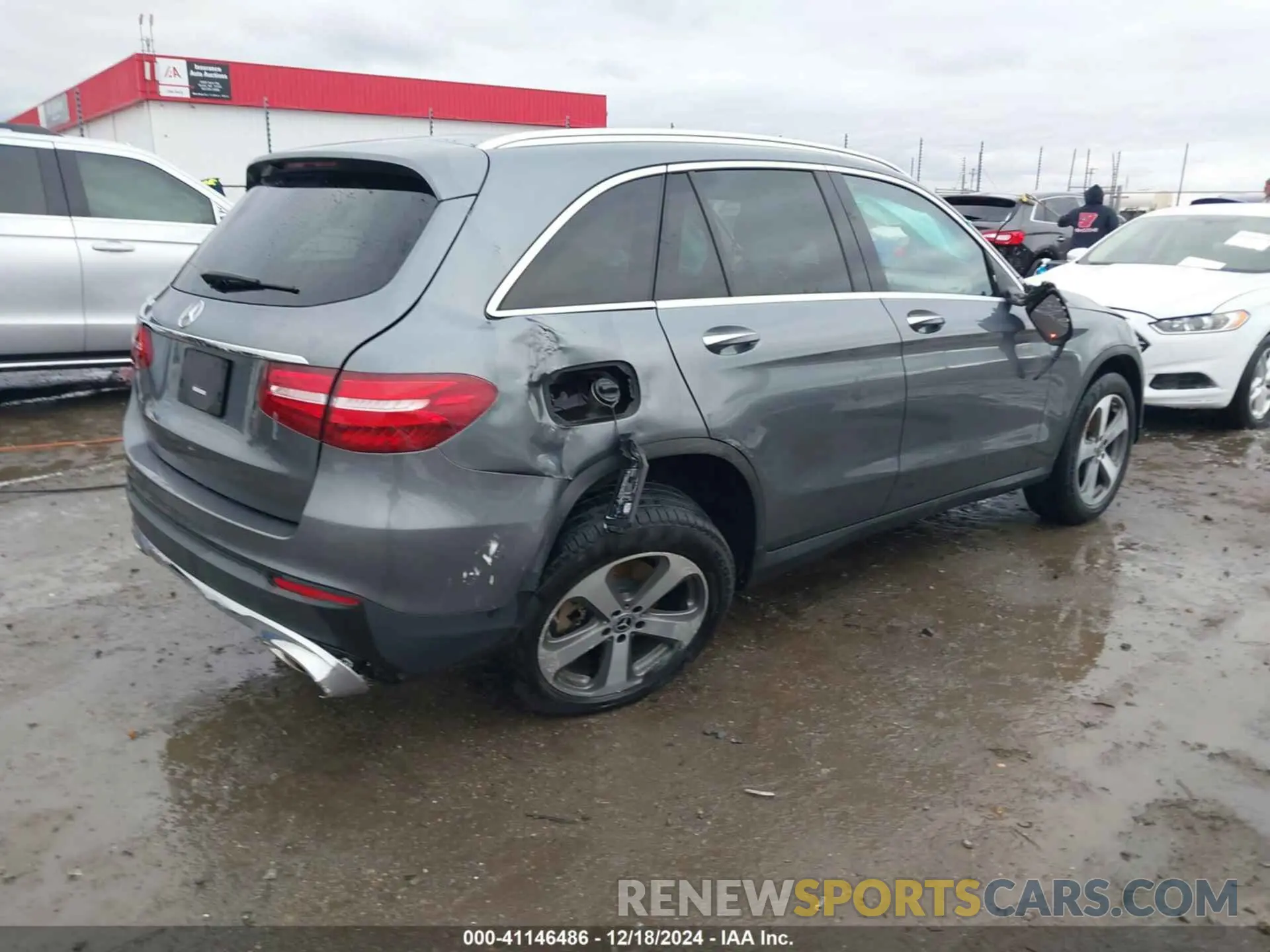 4 Photograph of a damaged car WDC0G4JBXKV153231 MERCEDES-BENZ GLC 300 2019