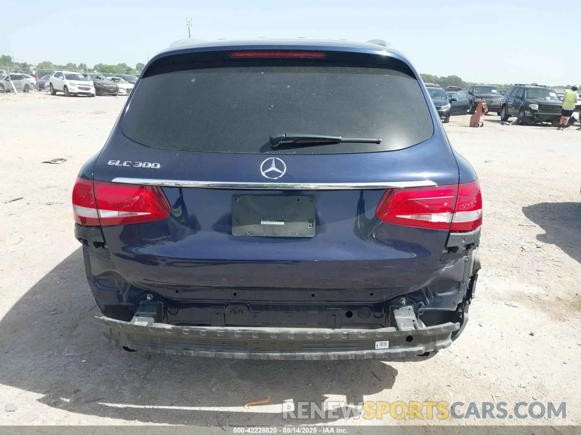 16 Photograph of a damaged car WDC0G4JBXKV170515 MERCEDES-BENZ GLC 300 2019