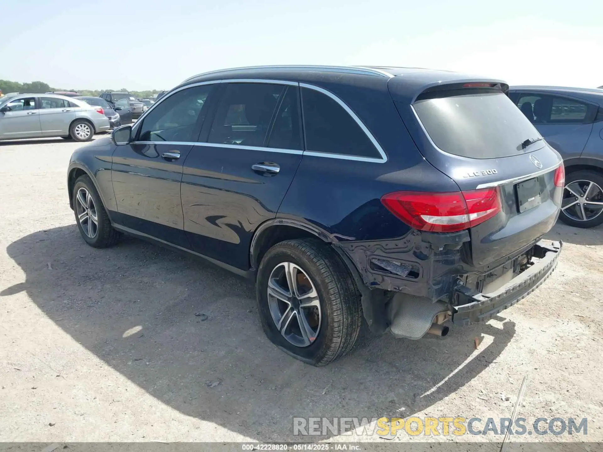 3 Photograph of a damaged car WDC0G4JBXKV170515 MERCEDES-BENZ GLC 300 2019