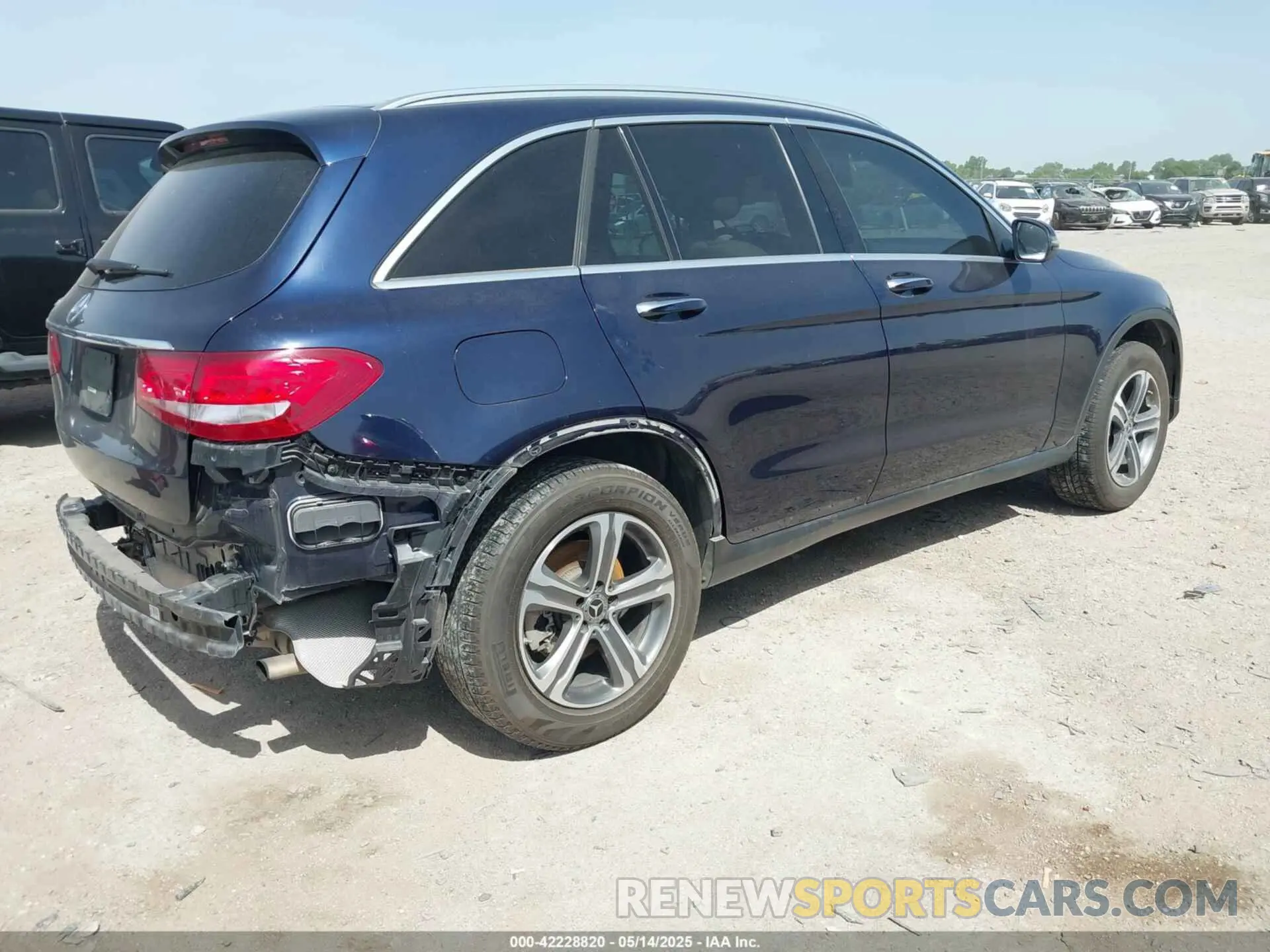 4 Photograph of a damaged car WDC0G4JBXKV170515 MERCEDES-BENZ GLC 300 2019