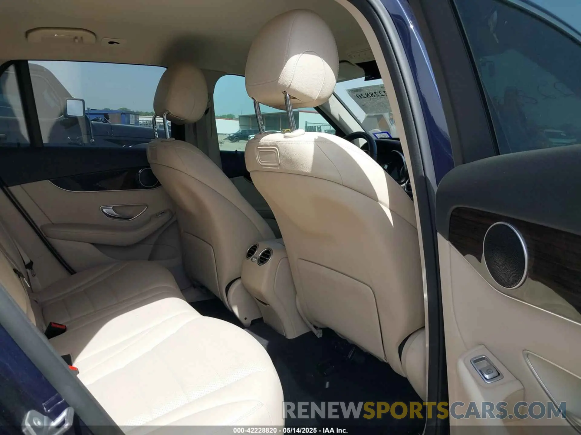 8 Photograph of a damaged car WDC0G4JBXKV170515 MERCEDES-BENZ GLC 300 2019