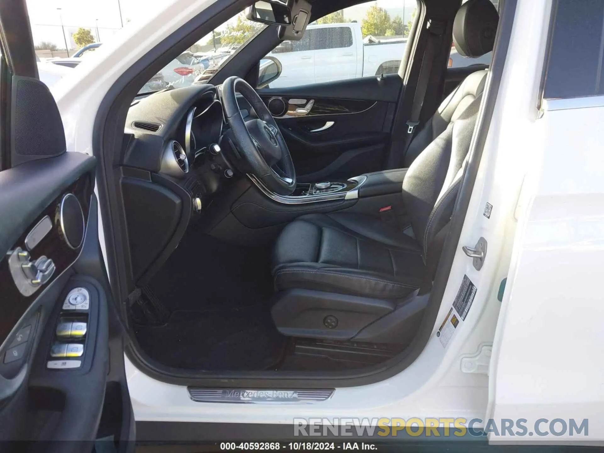 5 Photograph of a damaged car WDC0G4JBXKV170756 MERCEDES-BENZ GLC 300 2019