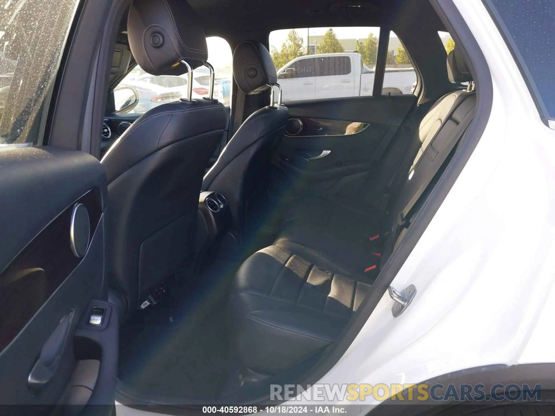 8 Photograph of a damaged car WDC0G4JBXKV170756 MERCEDES-BENZ GLC 300 2019