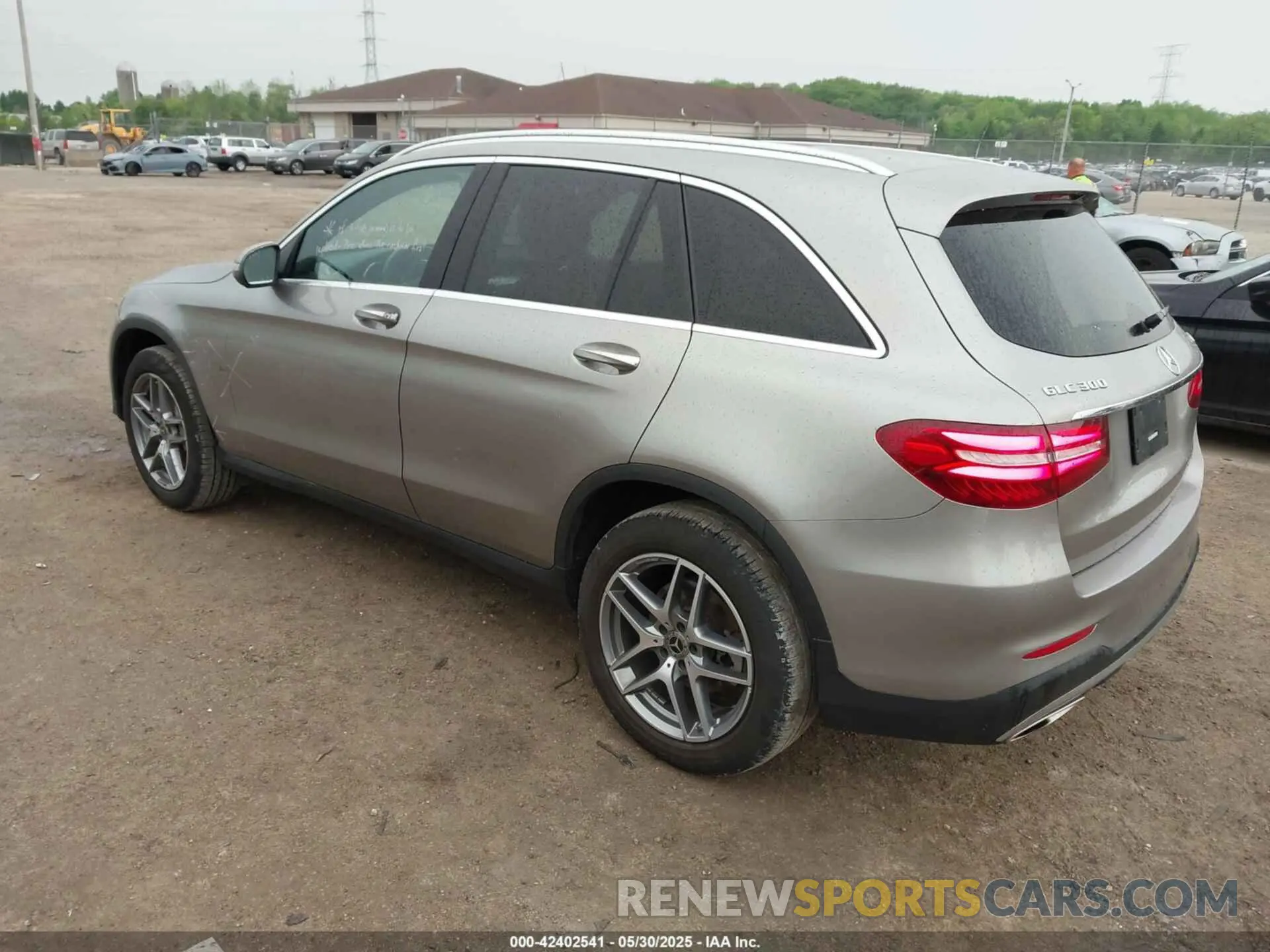 3 Photograph of a damaged car WDC0G4KB0KV145203 MERCEDES-BENZ GLC 300 2019