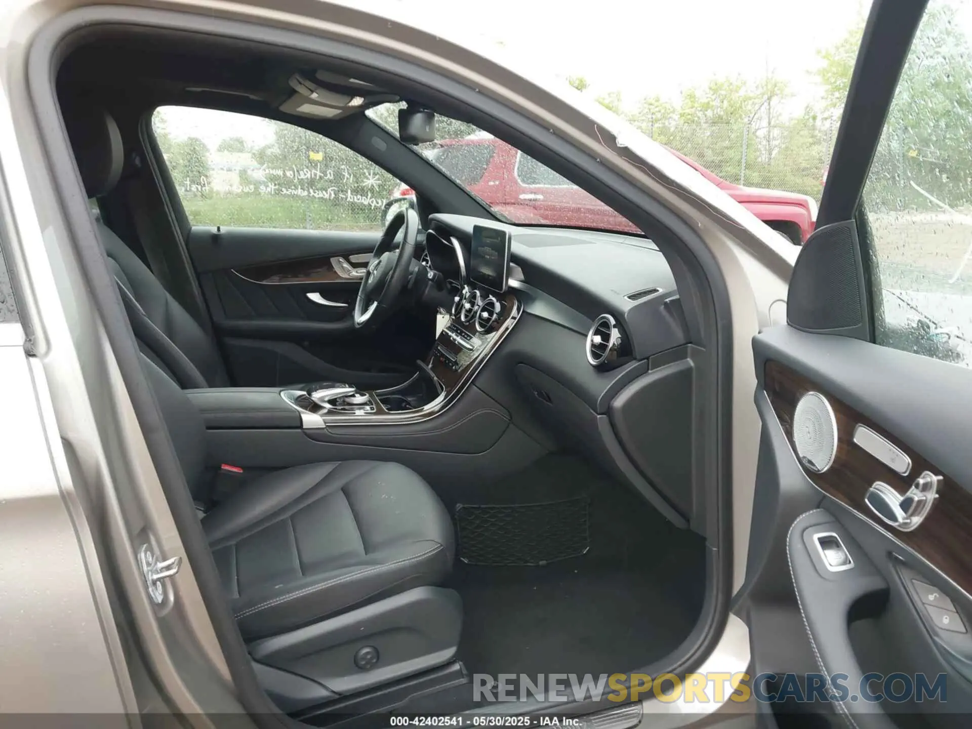 5 Photograph of a damaged car WDC0G4KB0KV145203 MERCEDES-BENZ GLC 300 2019
