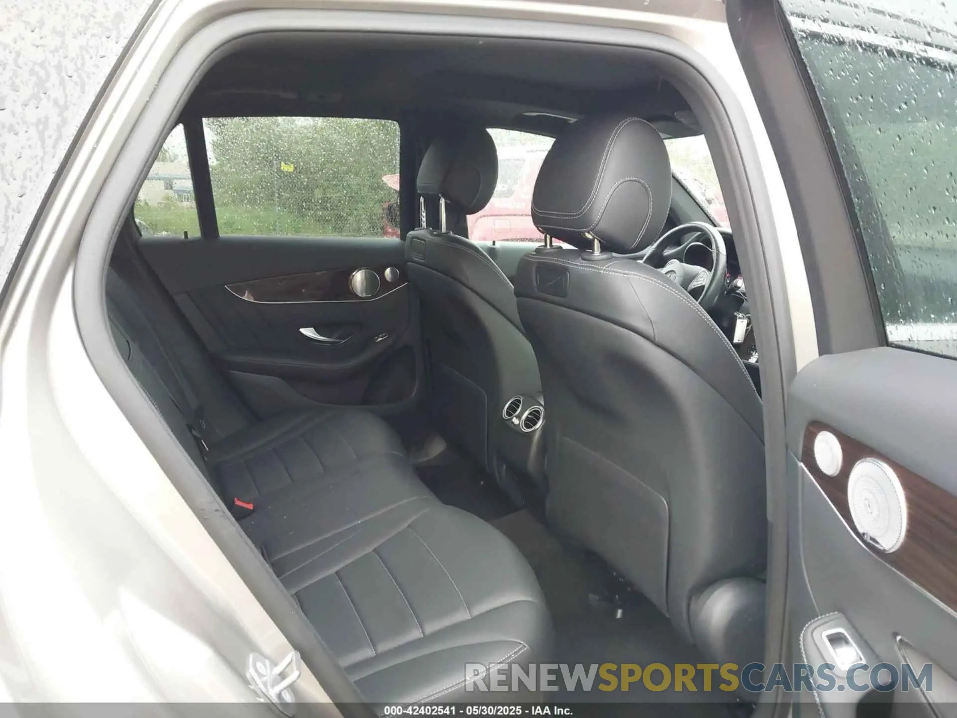8 Photograph of a damaged car WDC0G4KB0KV145203 MERCEDES-BENZ GLC 300 2019