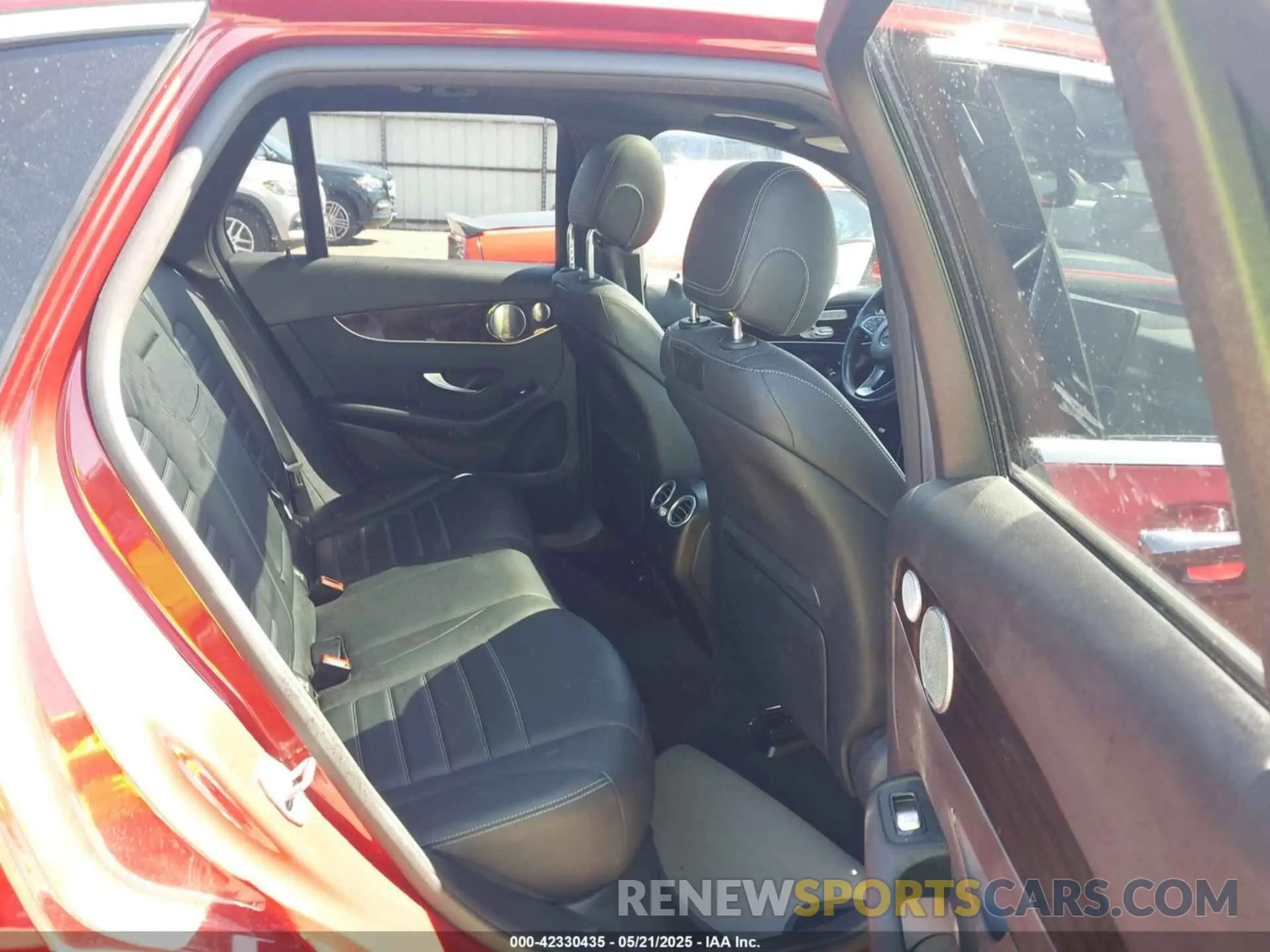 8 Photograph of a damaged car WDC0G4KB1KF611778 MERCEDES-BENZ GLC 300 2019