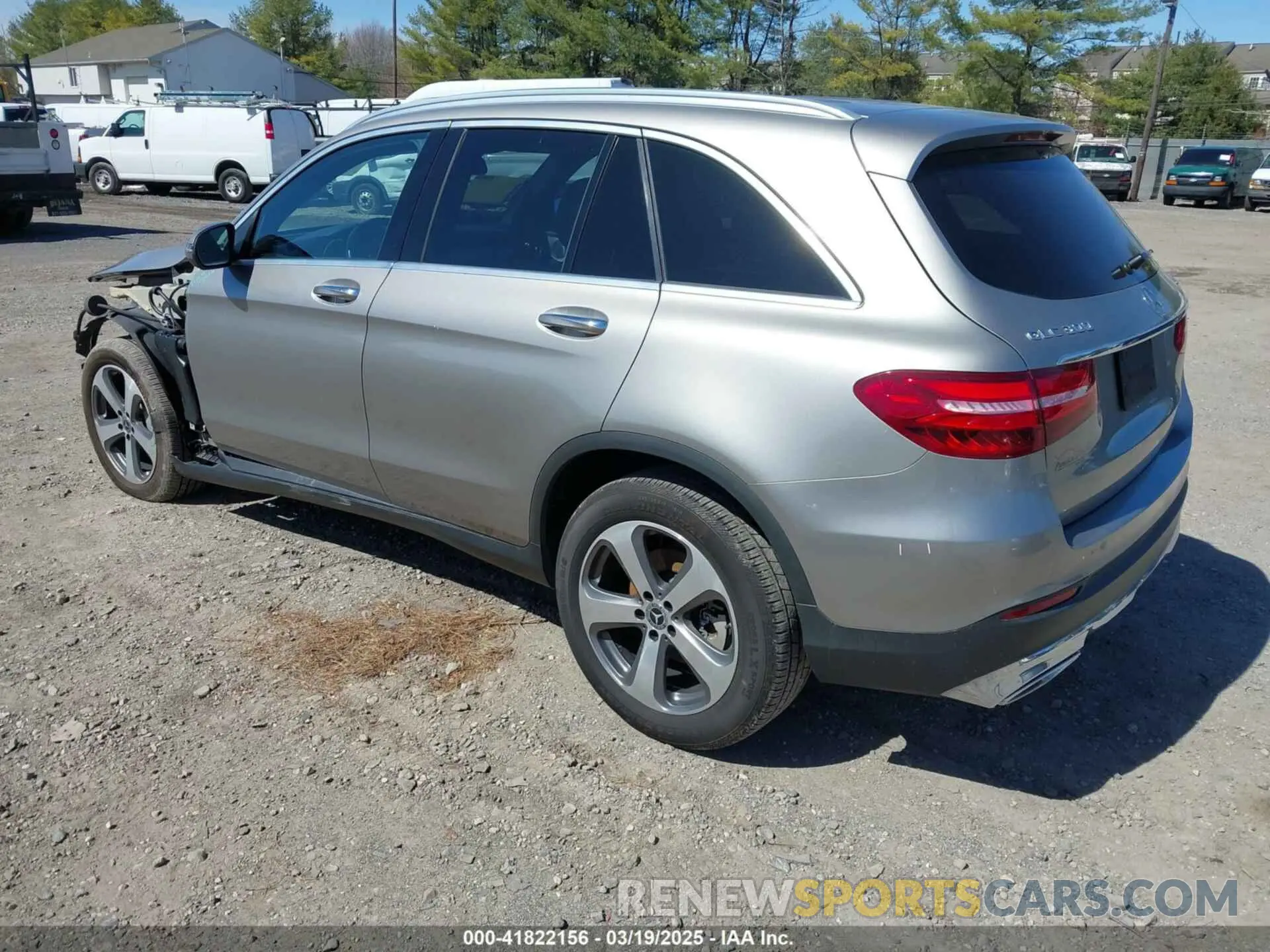 3 Photograph of a damaged car WDC0G4KB1KV128569 MERCEDES-BENZ GLC 300 2019