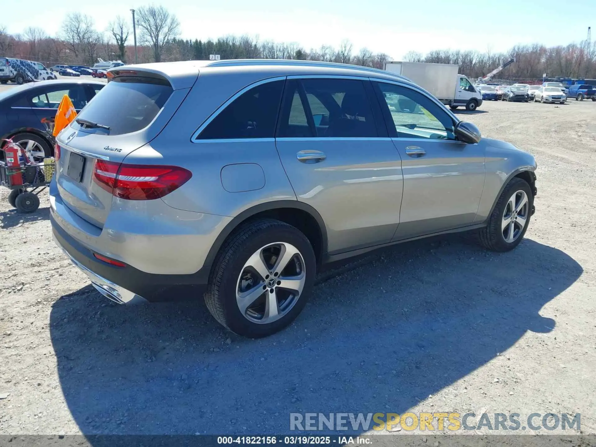 4 Photograph of a damaged car WDC0G4KB1KV128569 MERCEDES-BENZ GLC 300 2019