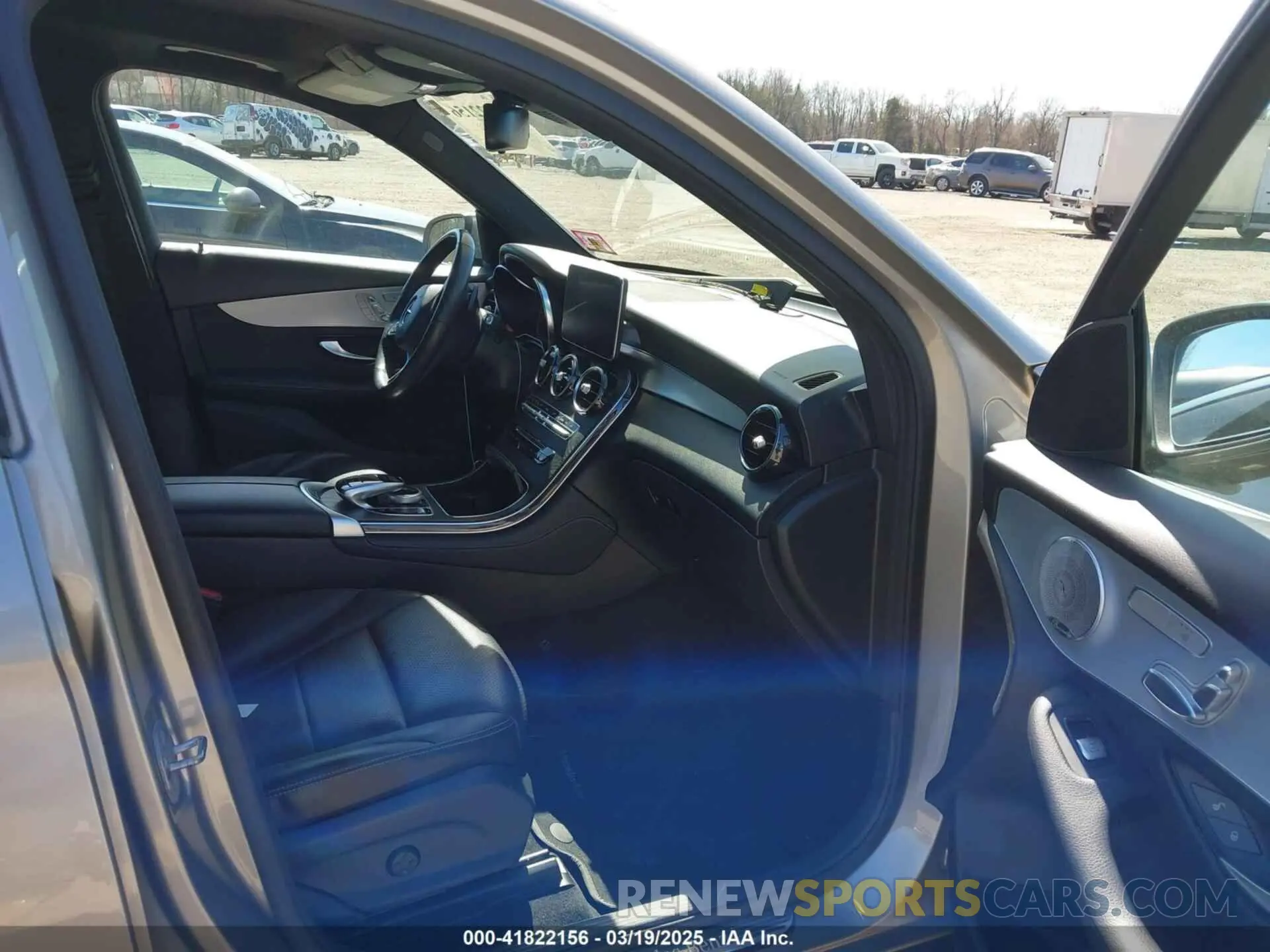 5 Photograph of a damaged car WDC0G4KB1KV128569 MERCEDES-BENZ GLC 300 2019