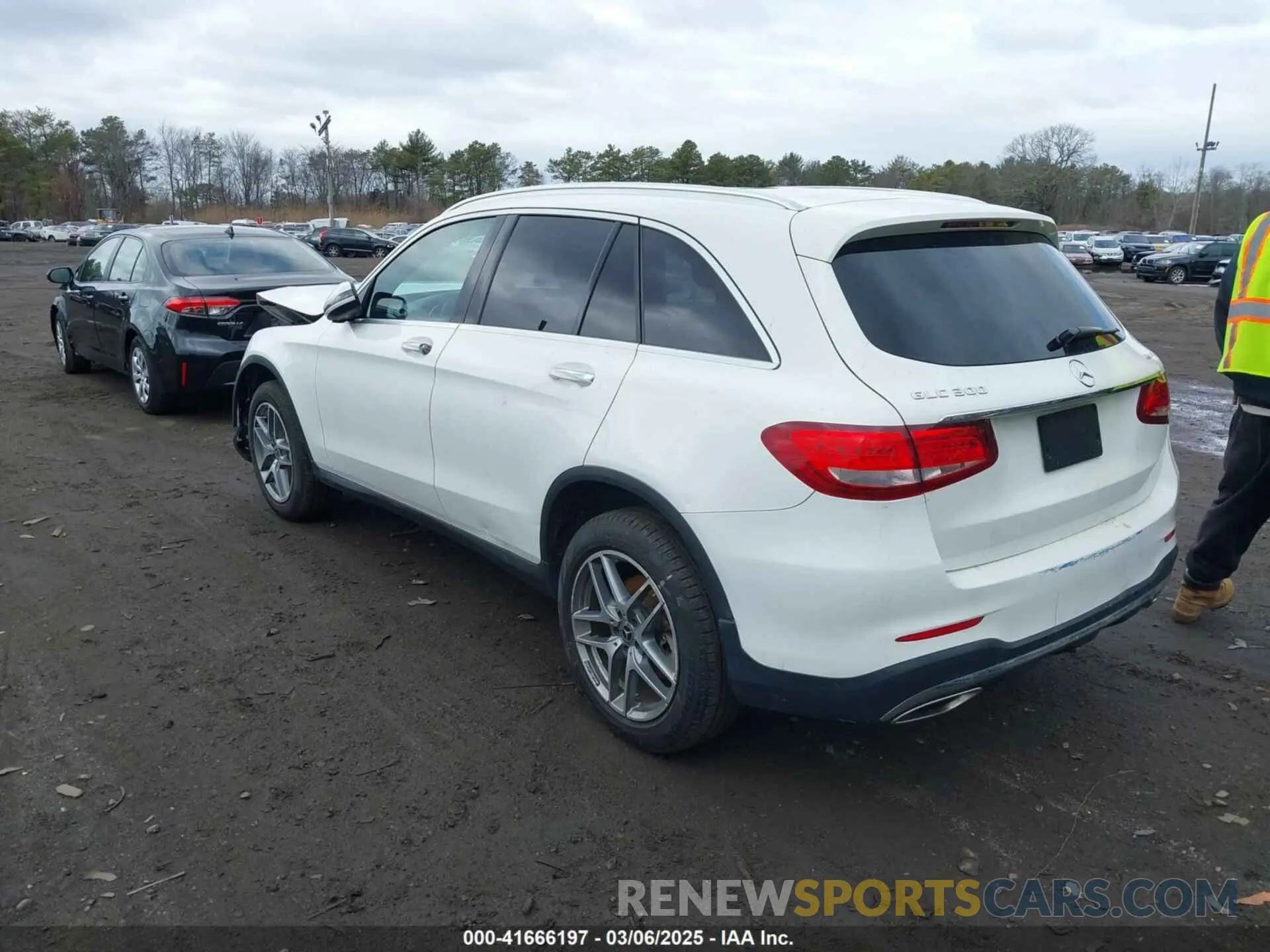 3 Photograph of a damaged car WDC0G4KB2KV125860 MERCEDES-BENZ GLC 300 2019